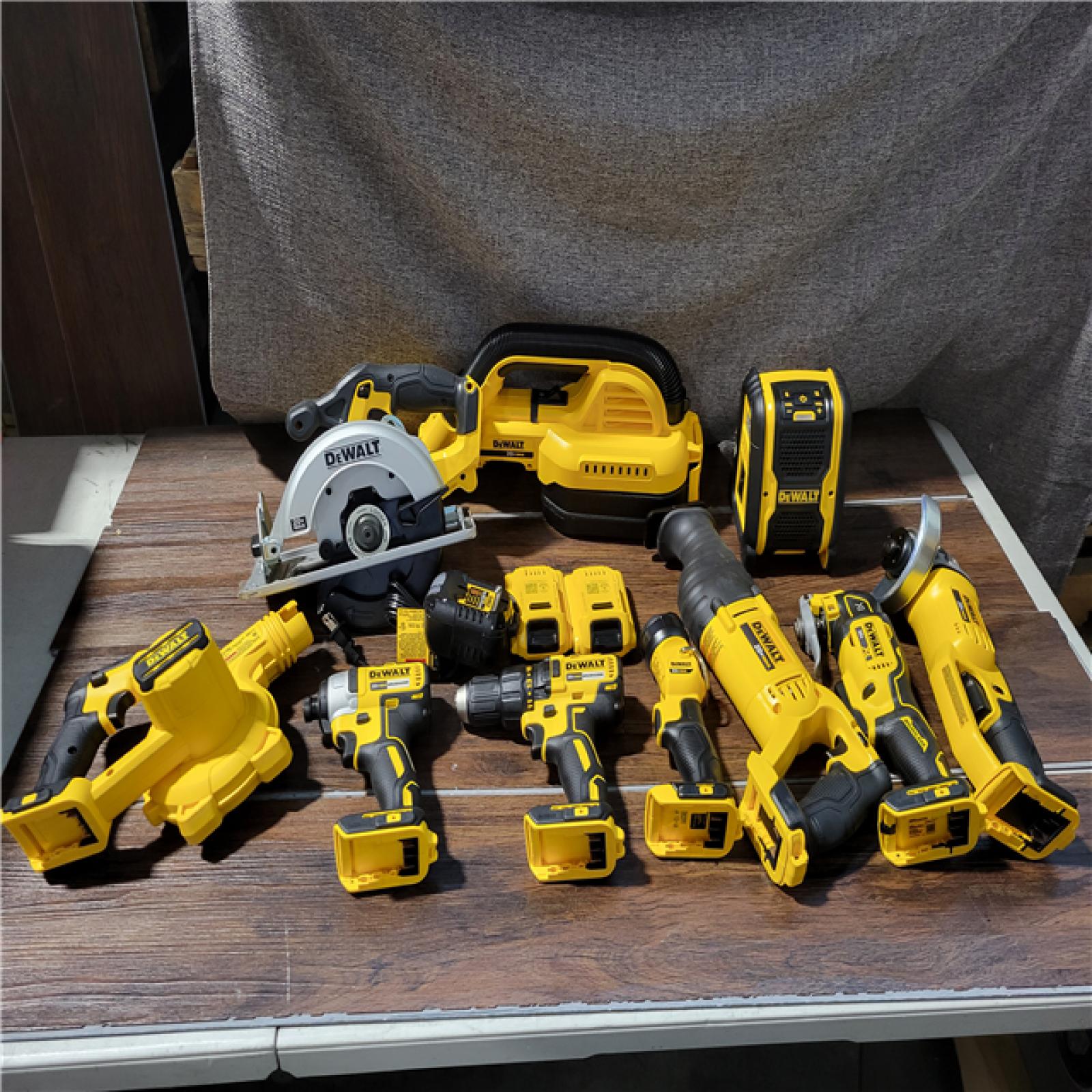 CALIFORNIA NEW DEWALT 10-TOOL COMBO KIT(BATTERIES,CHARGER,AND BAGS INCLUDED)
