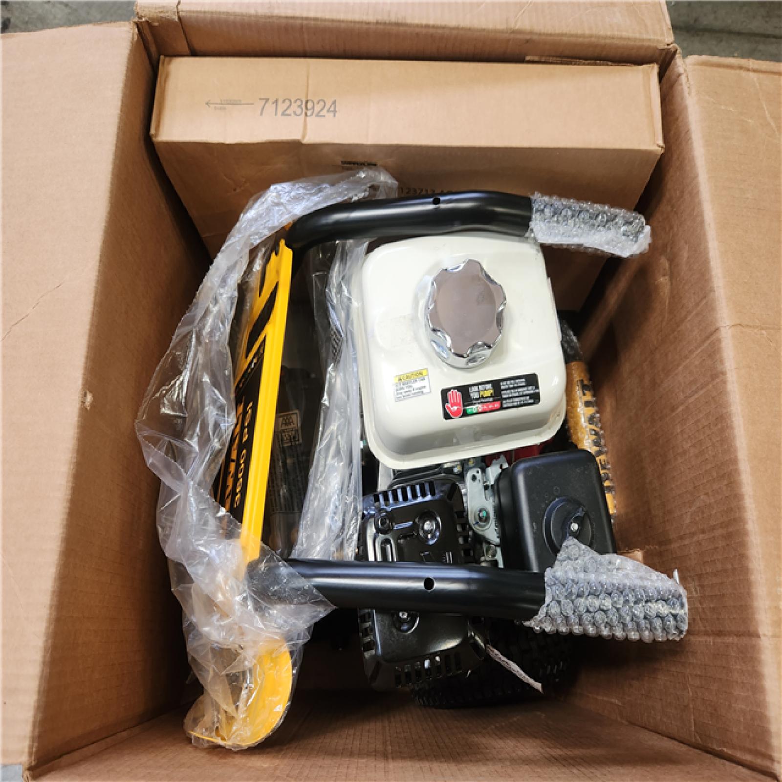 Phoenix LIKE NEW DEWALT 3600 PSI 2.5 GPM Cold Water Gas Professional Pressure Washer with HONDA GX200 Engine