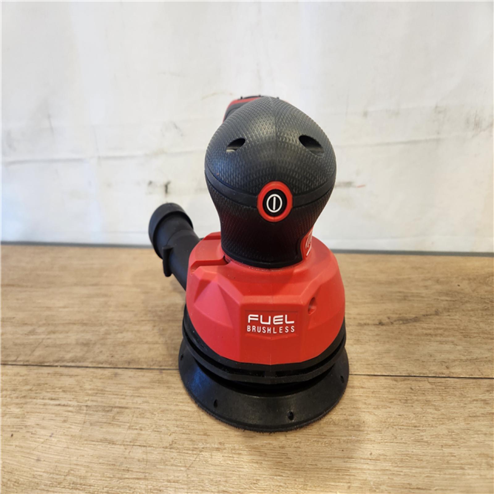 AS-IS- Milwaukee 18V Lithium-Ion Brushless Cordless FUEL 5 in. Random Orbit Sander (Tool-Only)