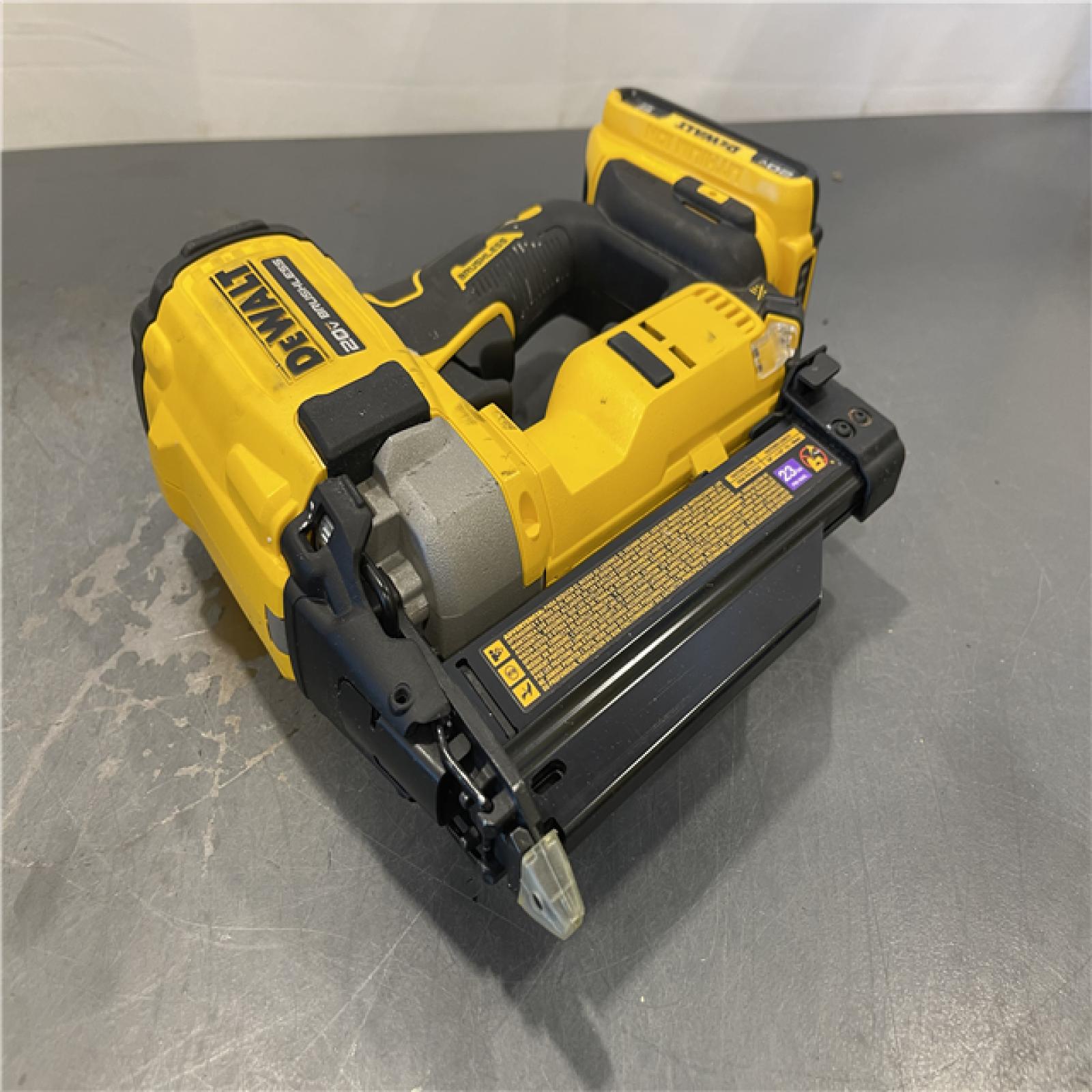 AS-IS - DeWalt ATOMIC 20V MAX Lithium Ion Cordless 23 Gauge Pin Nailer Kit