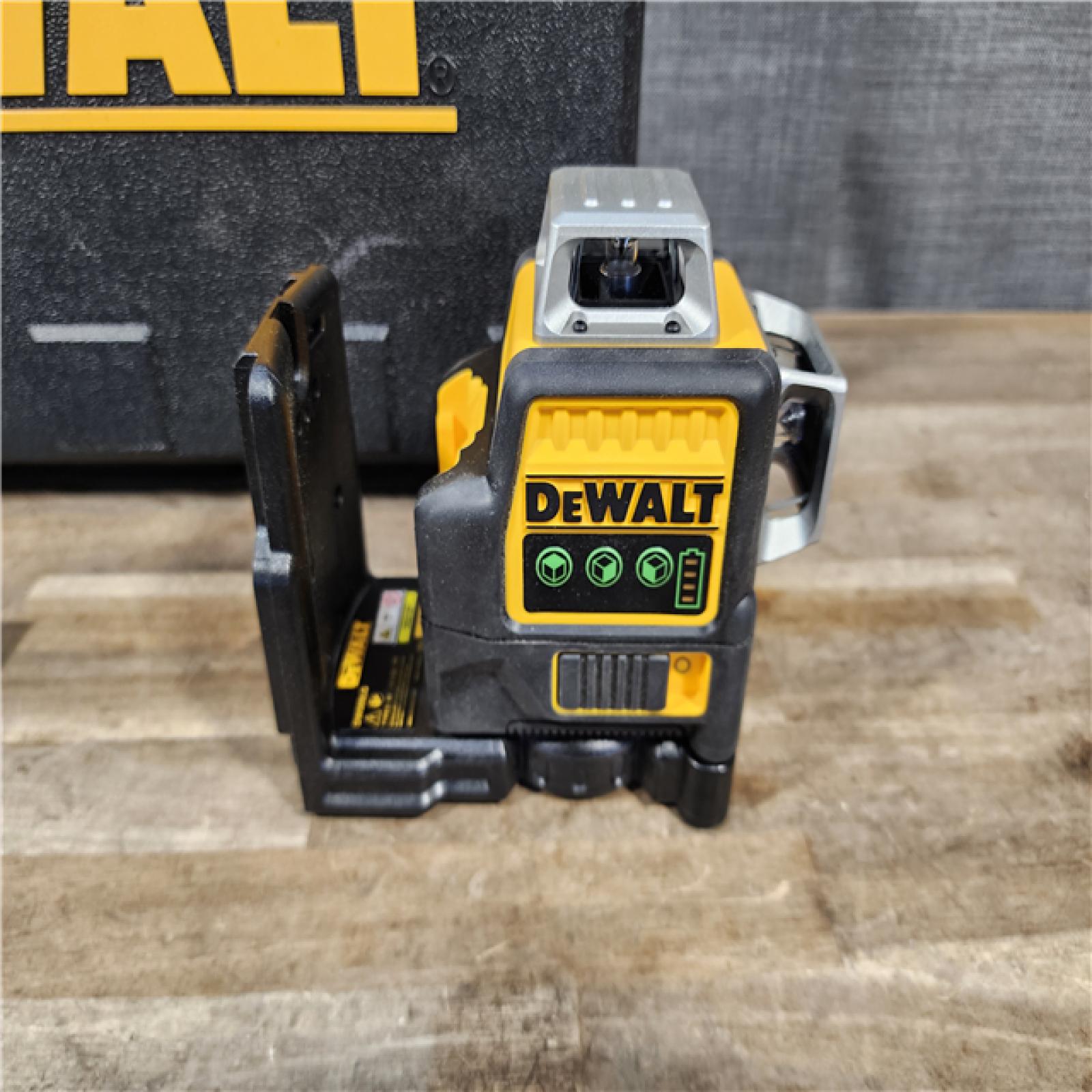 HOUSTON LOCATION - AS-IS DeWalt 12V MAX Lithium-Ion 100 Ft. Green Self-Leveling 3-Beam 360 Degree Laser Level with 2.0Ah Battery  Charger and Case