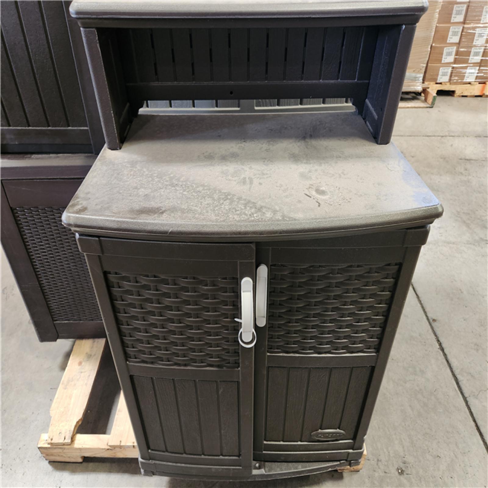 Phoenix Location 4 Suncast Plactic Deck Boxed