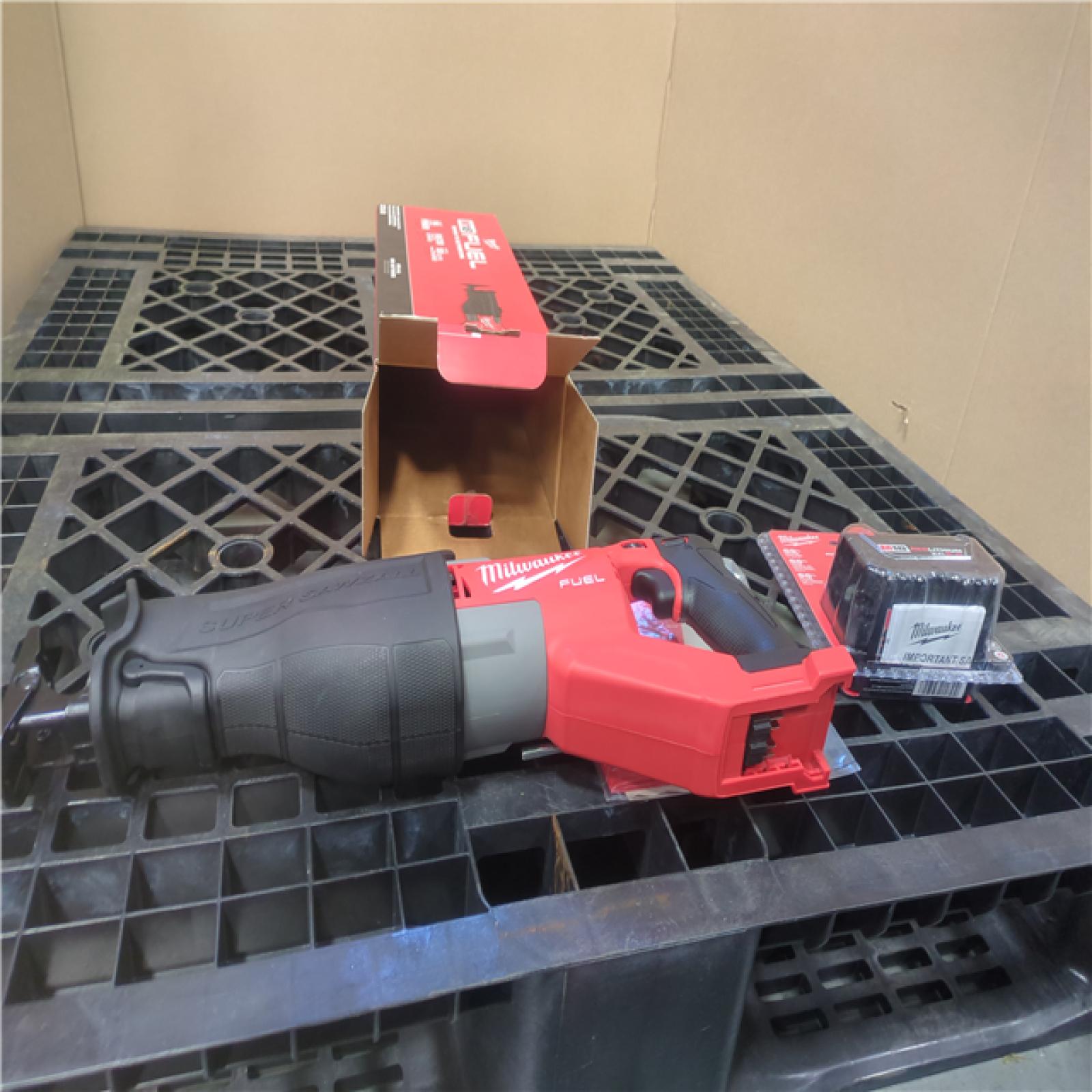 CALIFORNIA AS-IS M18 Fuel SUPER SAWZALL Reciprocating Saw w/ M18 XC5.0 BATTERY