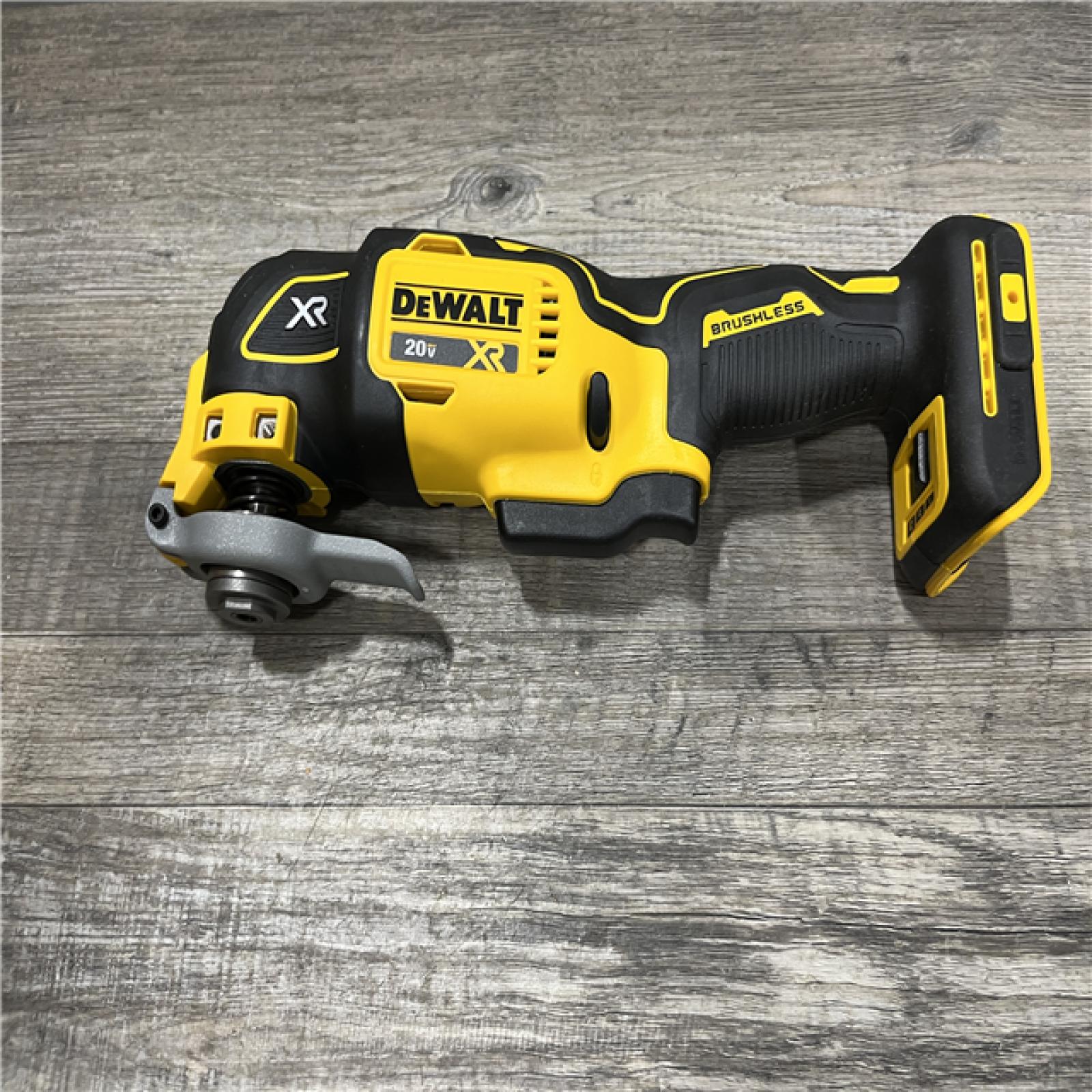 AS-IS DEWALT 20V MAX XR Cordless Brushless 3-Speed Oscillating Multi Tool Kit
