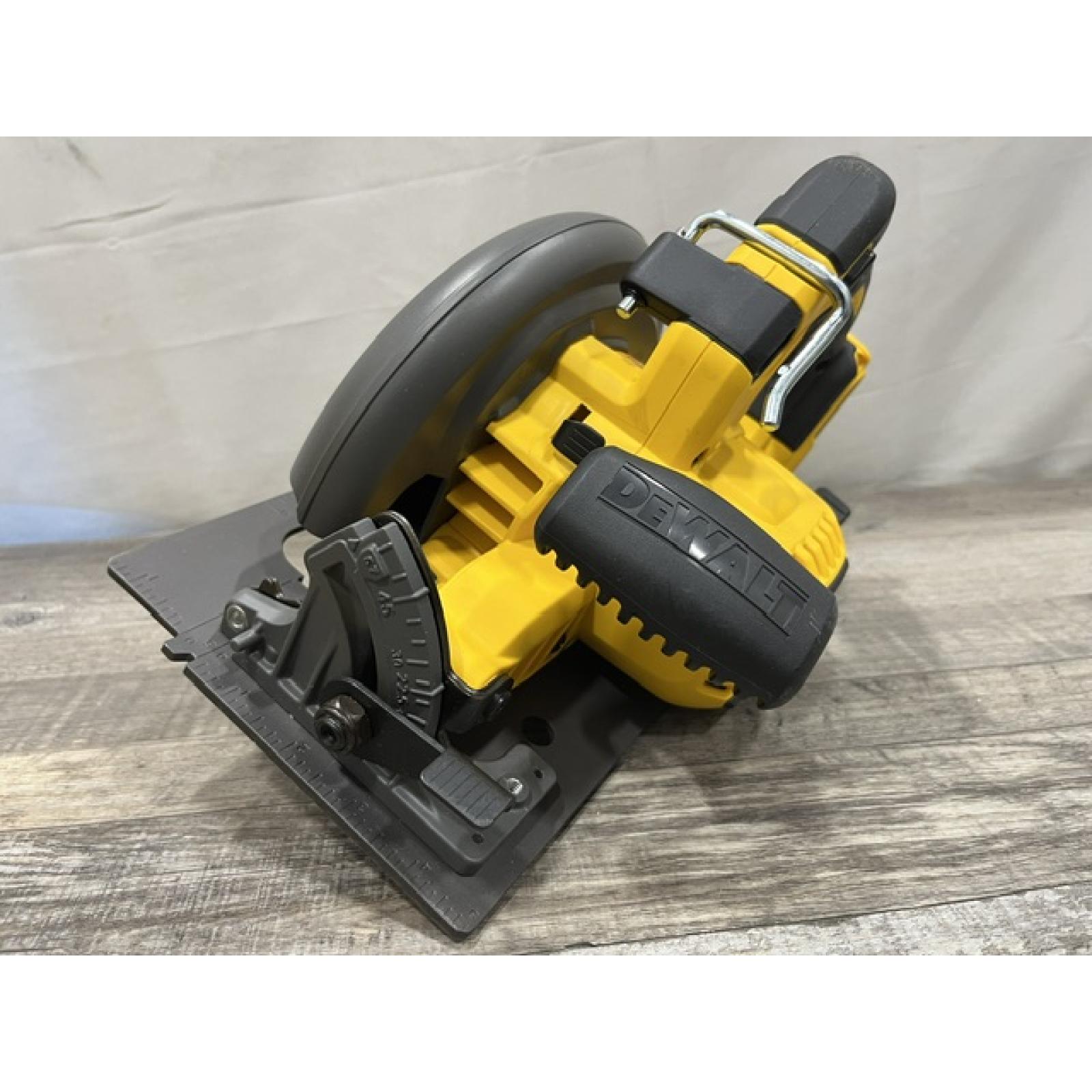 AS-IS DEWALT FLEXVOLT 60V MAX Cordless Brushless 7-1/4 in. Circular Saw with Brake (Tool Only)