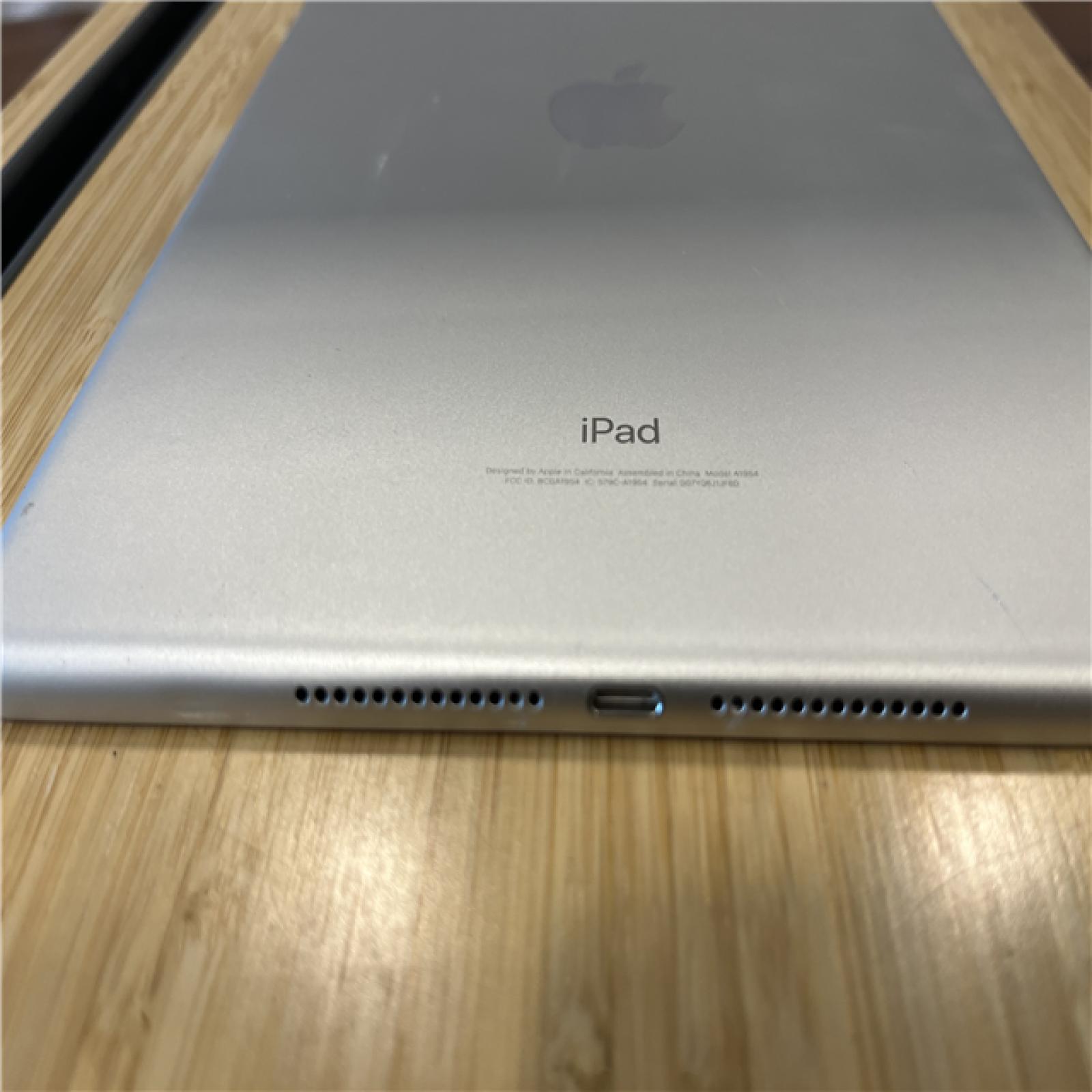 Apple iPad  (6Tth Gen) 32GB in Silver