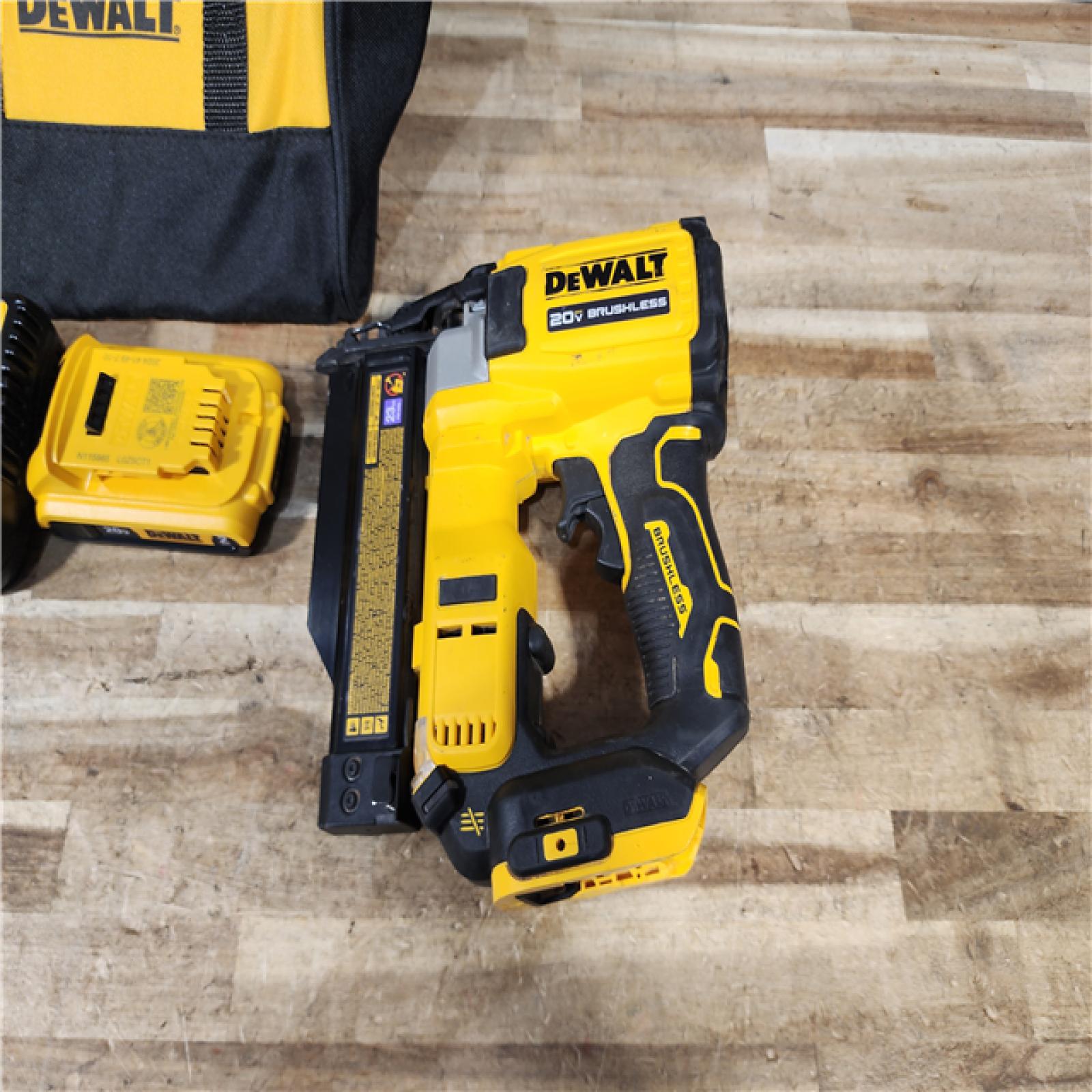 HOUSTON LOCATION - AS - IS DEWALT ATOMIC 20V MAX Lithium Ion Cordless 23 Gauge Pin Nailer Kit