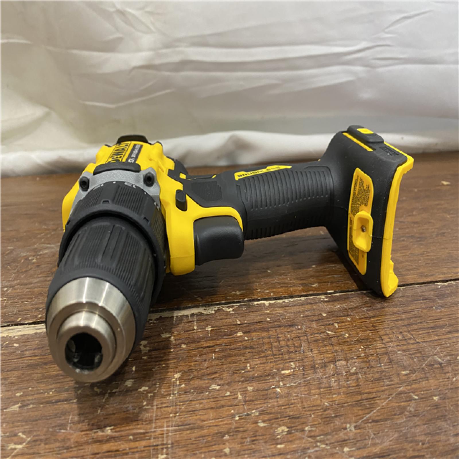 AS-IS DEWALT ATOMIC COMPACT SERIES 20V MAX* Brushless Cordless 1/2 Drill/Driver Kit