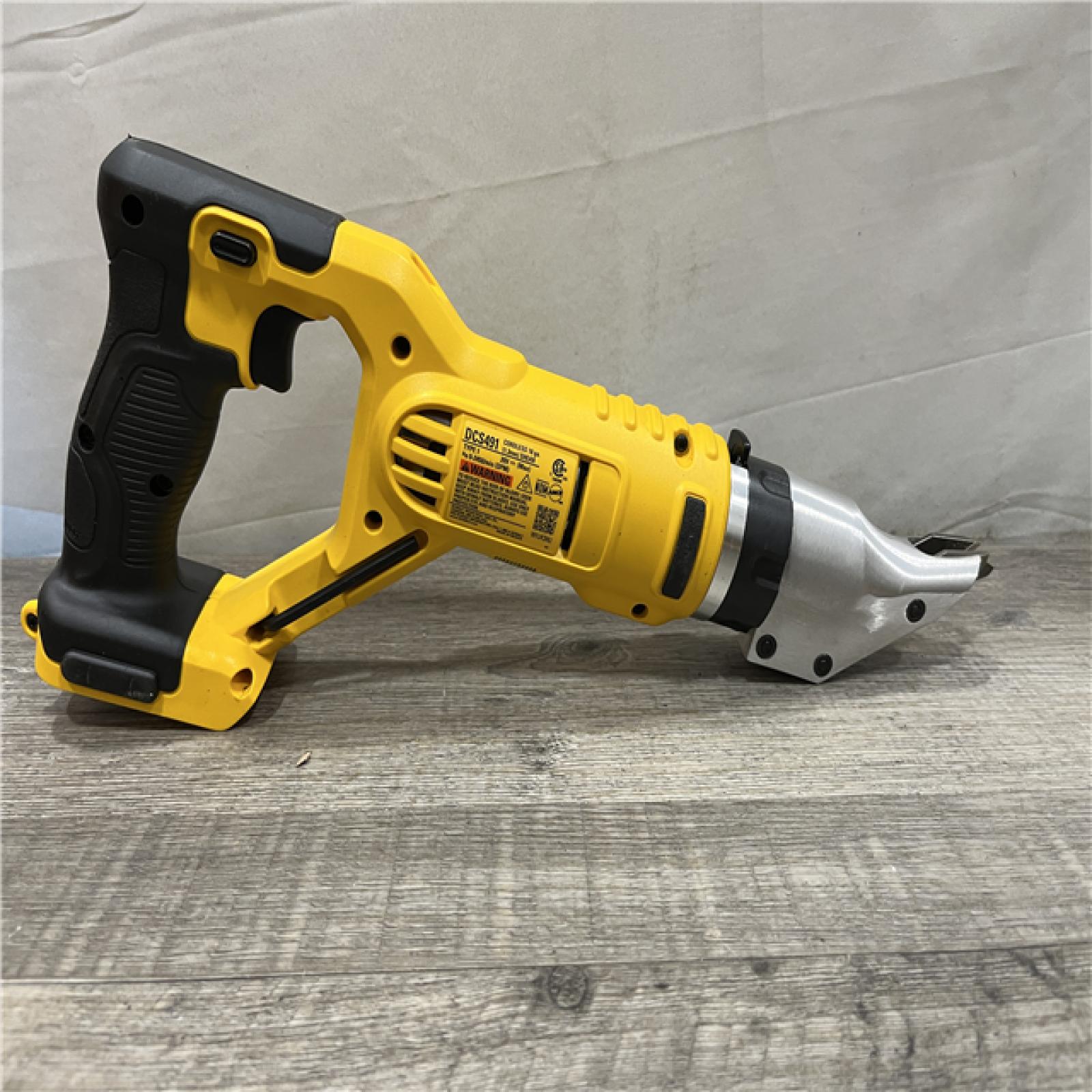 AS-IS DEWALT 20V MAX Cordless 18-Gauge Swivel Head Shears (Tool Only)