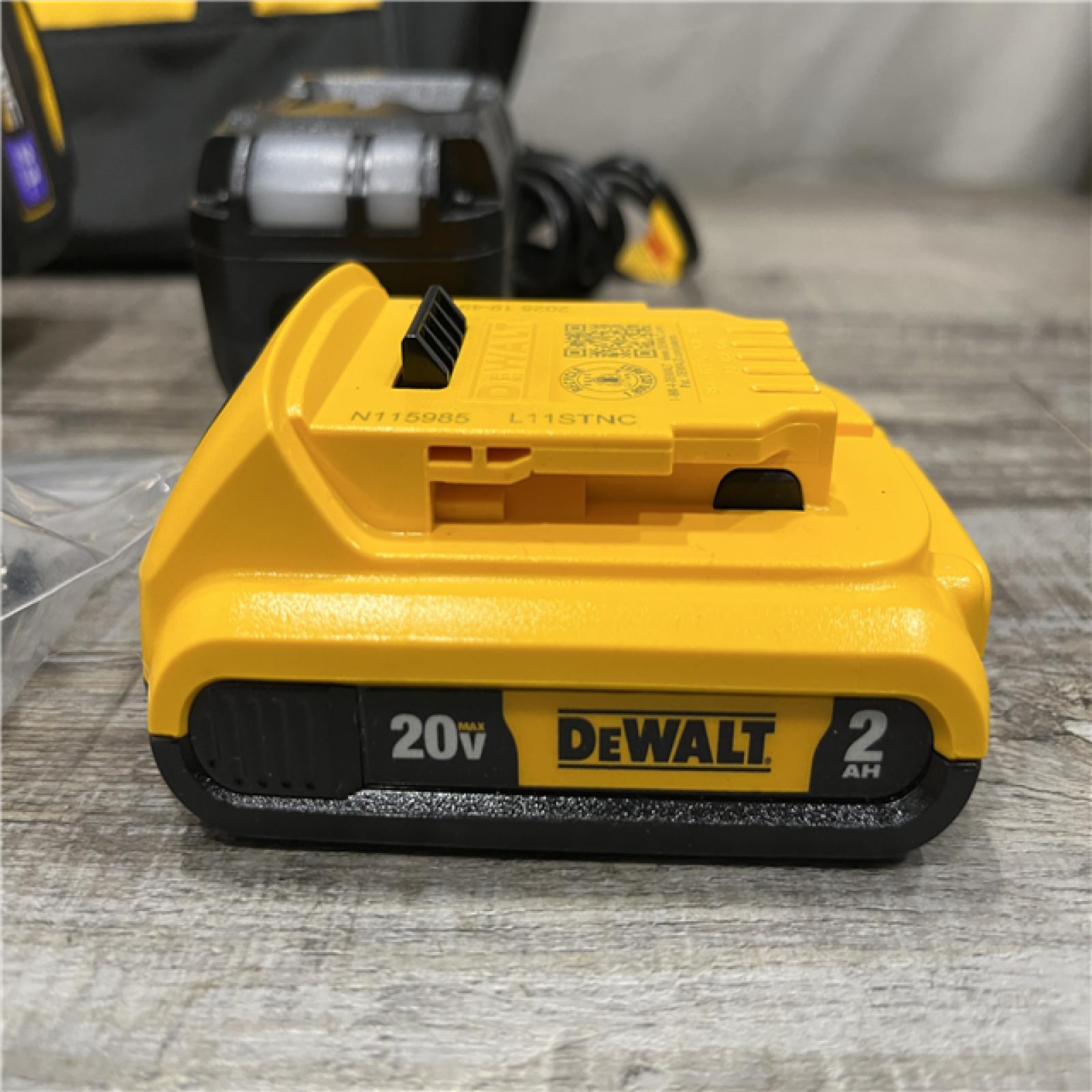 AS-IS DEWALT ATOMIC 20V MAX Lithium Ion Cordless 23 Gauge Pin Nailer Kit