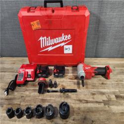 HOUSTON LOCATION - AS-IS MILWAUKEE FORCELOGIC M18 10T KNOCKOUT TOOL 1/2 - 2 KIT
