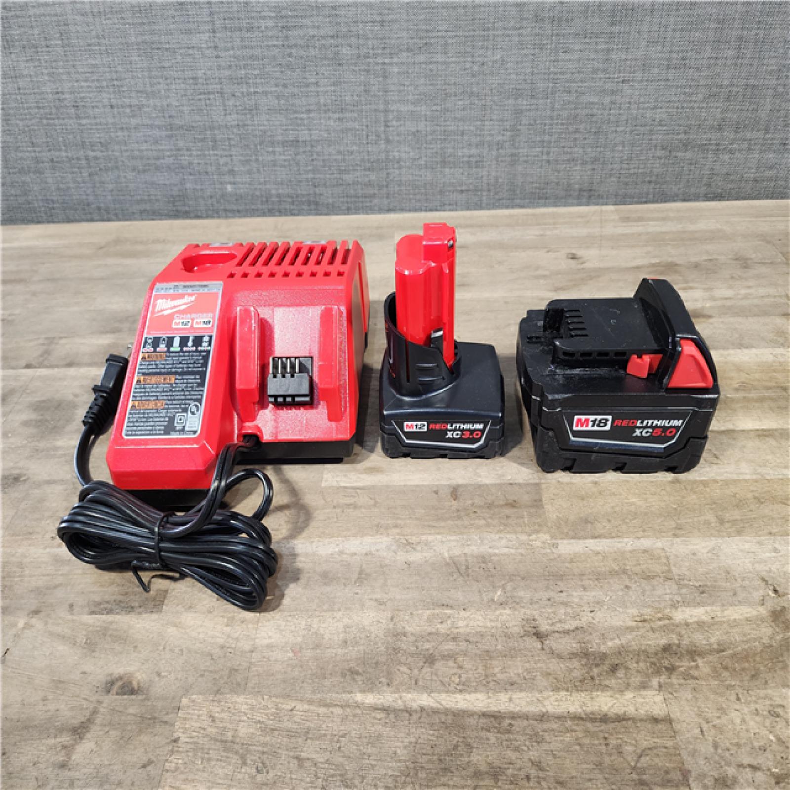 HOUSTON LOCATION - AS-IS MILWAUKEE 2 TOOL COMBO KIT W/ (2) BATTERY & CHARGER