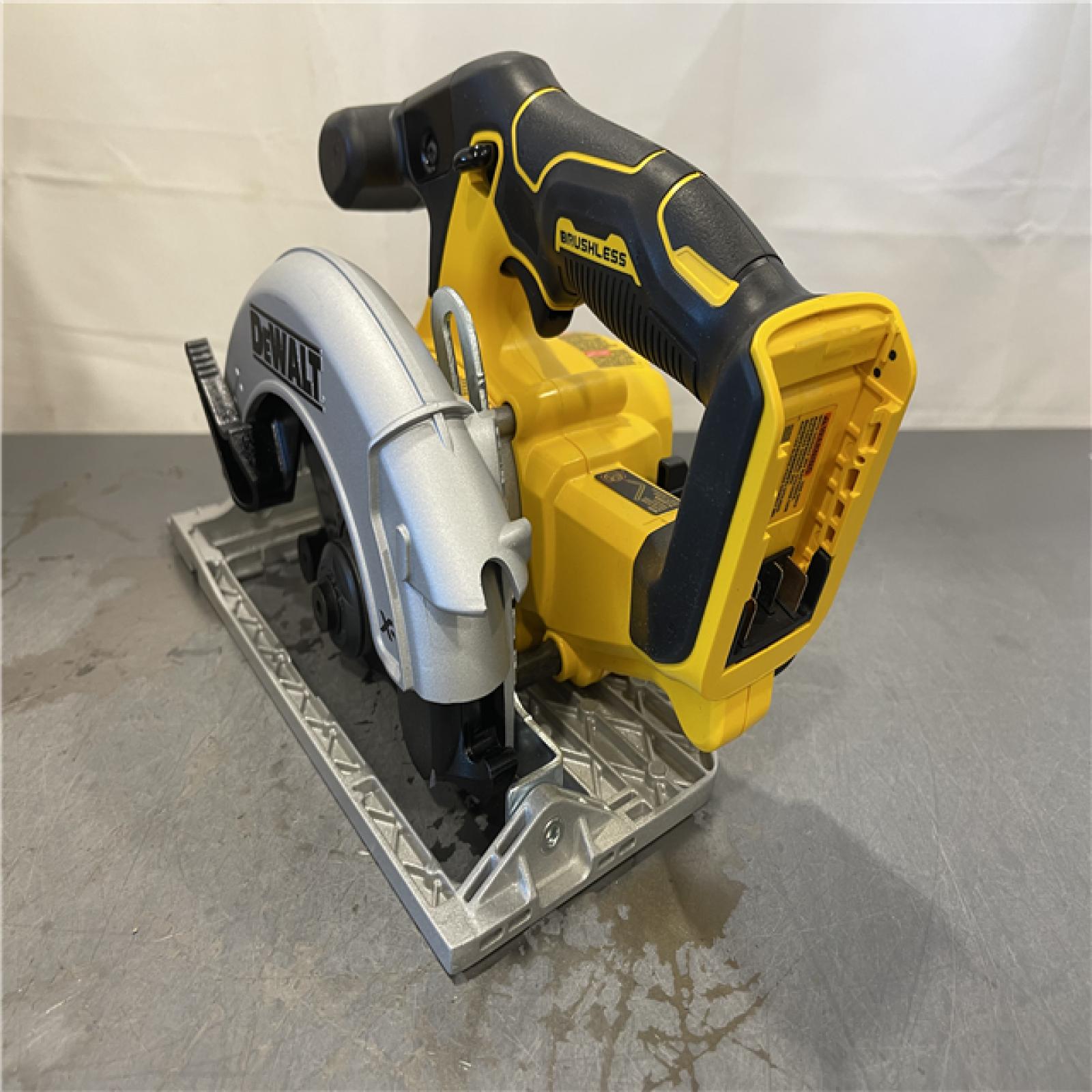 AS-IS - DeWALT 20V MAX Cordless Brushless 6-1/2 in. Sidewinder Style Circular Saw