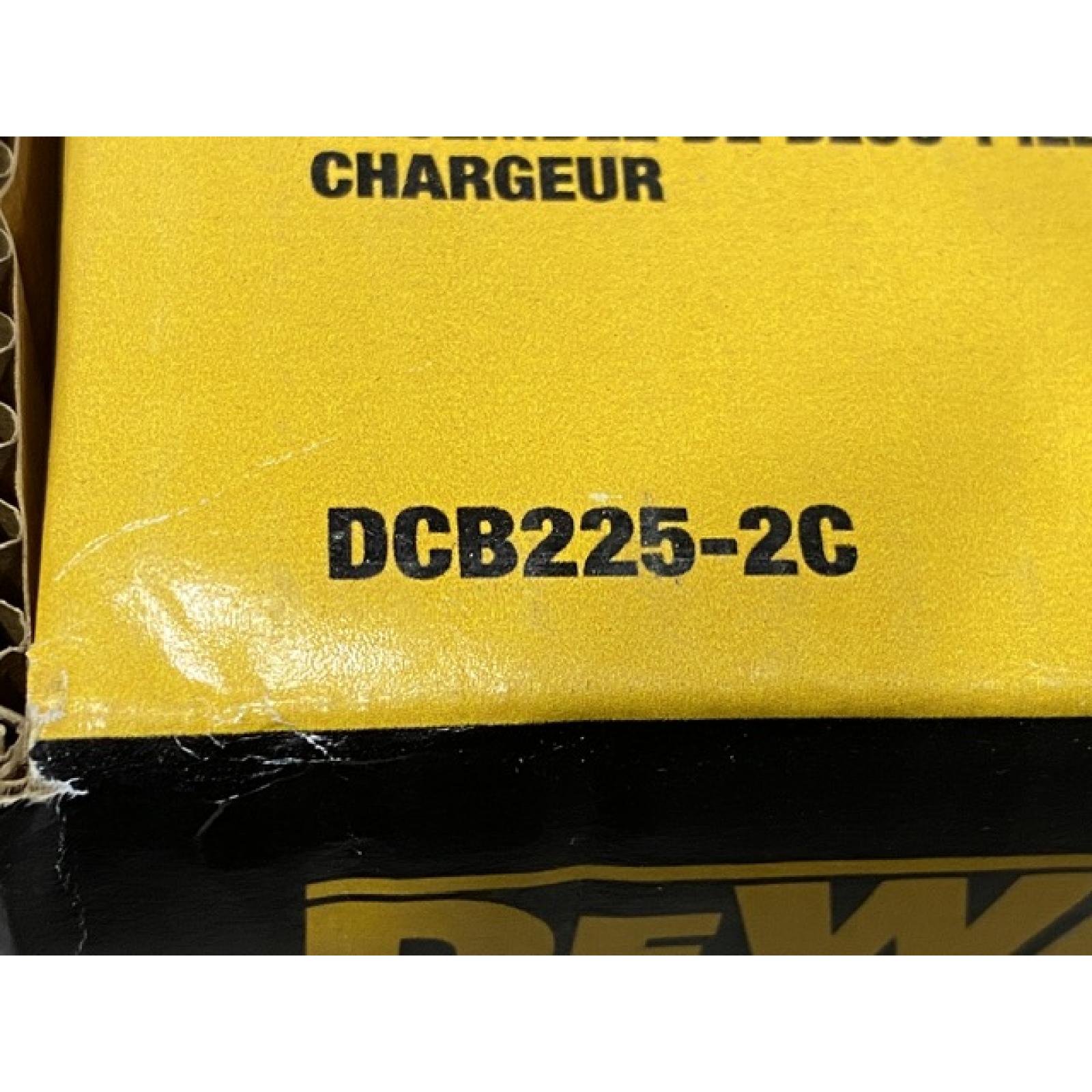 NEW - DEWALT 20V MAX Lithium-Ion Battery Kit with 5.0Ah and 2.0Ah Battery and Charger