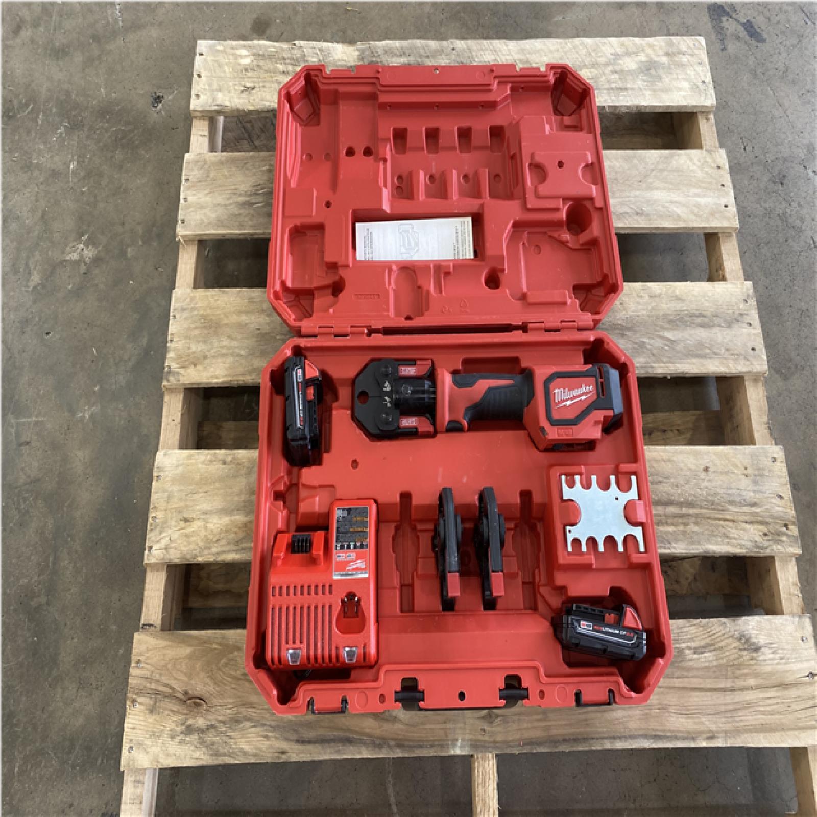 Houston Location - AS-IS Tool Pallet MILWAUKEE SHORT THROW PRESS TOOL WITH PEX CRIMP JAWS