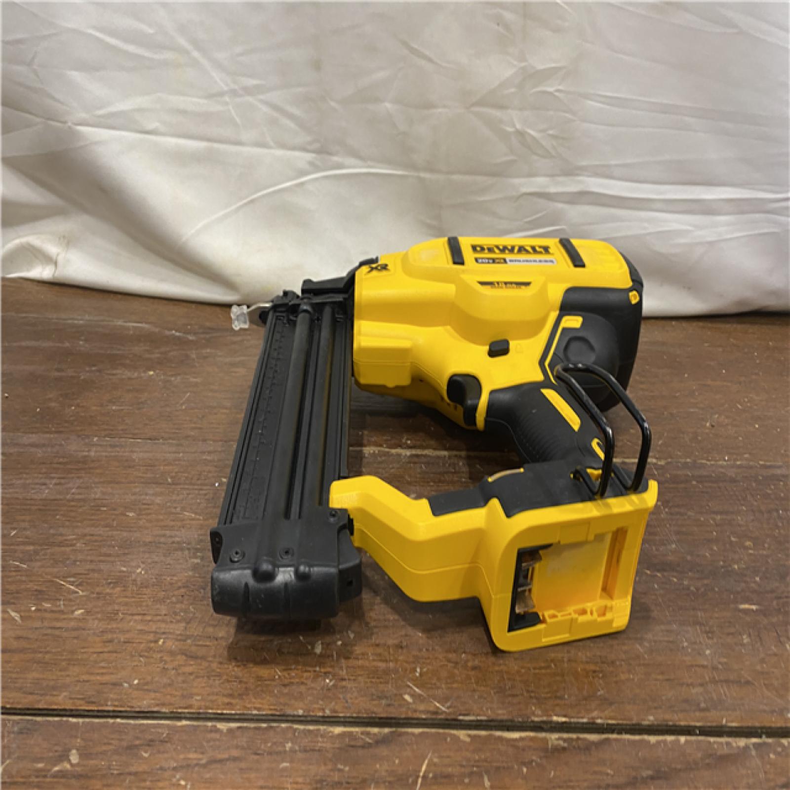 AS-IS DEWALT 20V MAX XR 18 Gauge Brad Nailer Kit