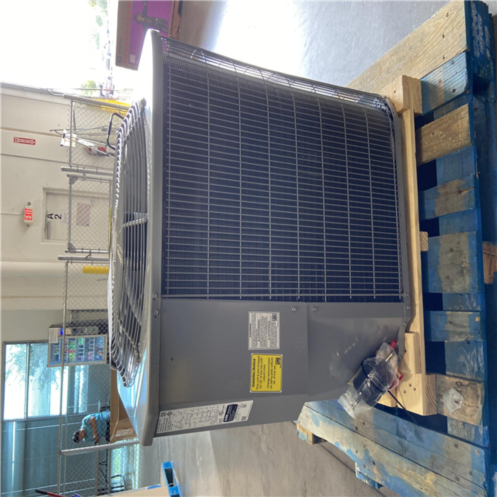 DALLAS LOCATION - Smartcomfort® By Carrier 2.0 Ton 14.3 Seer2 Heat Pump
