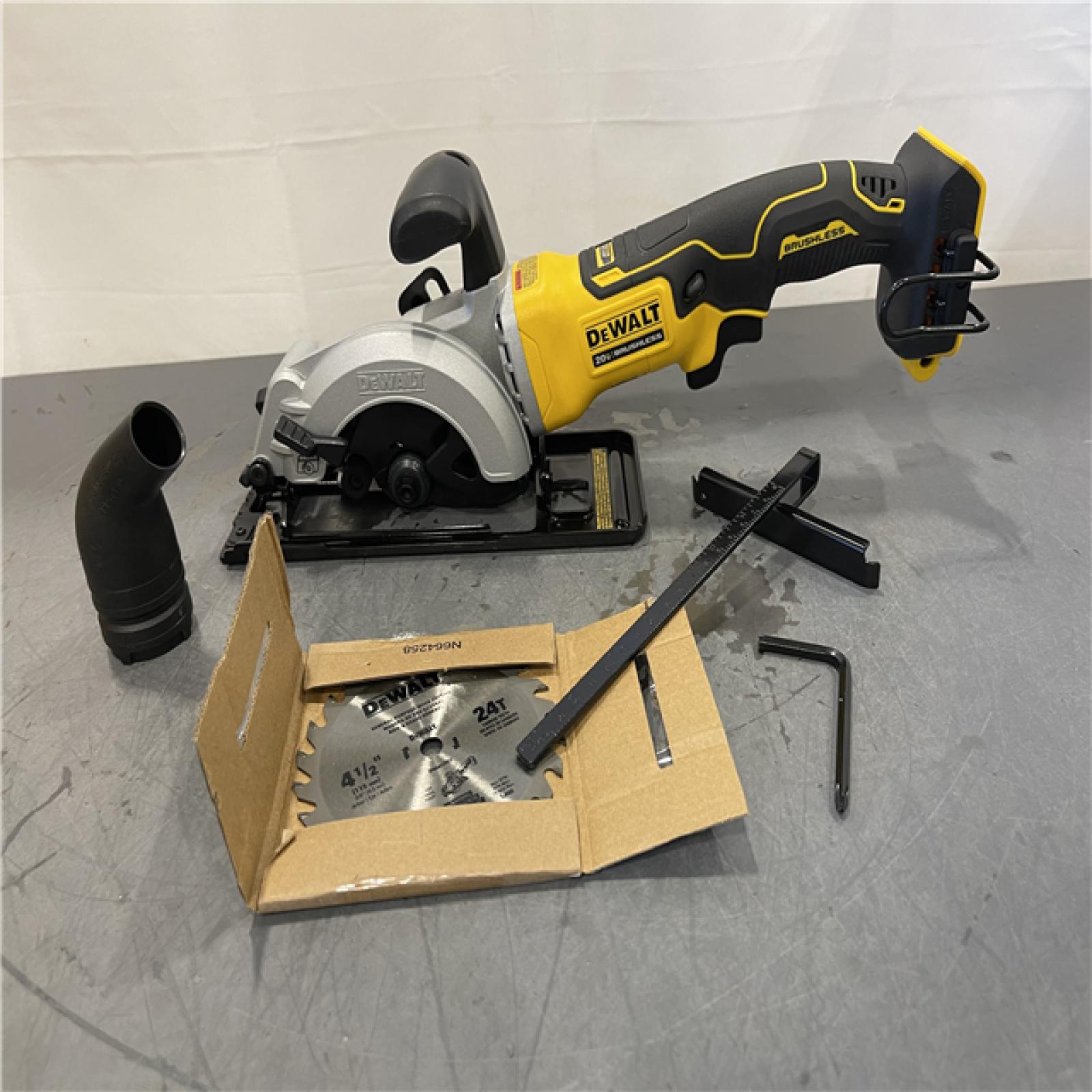 AS-IS - DEWALT ATOMIC 20V MAX Cordless Brushless 4-1/2 in. Circular Saw