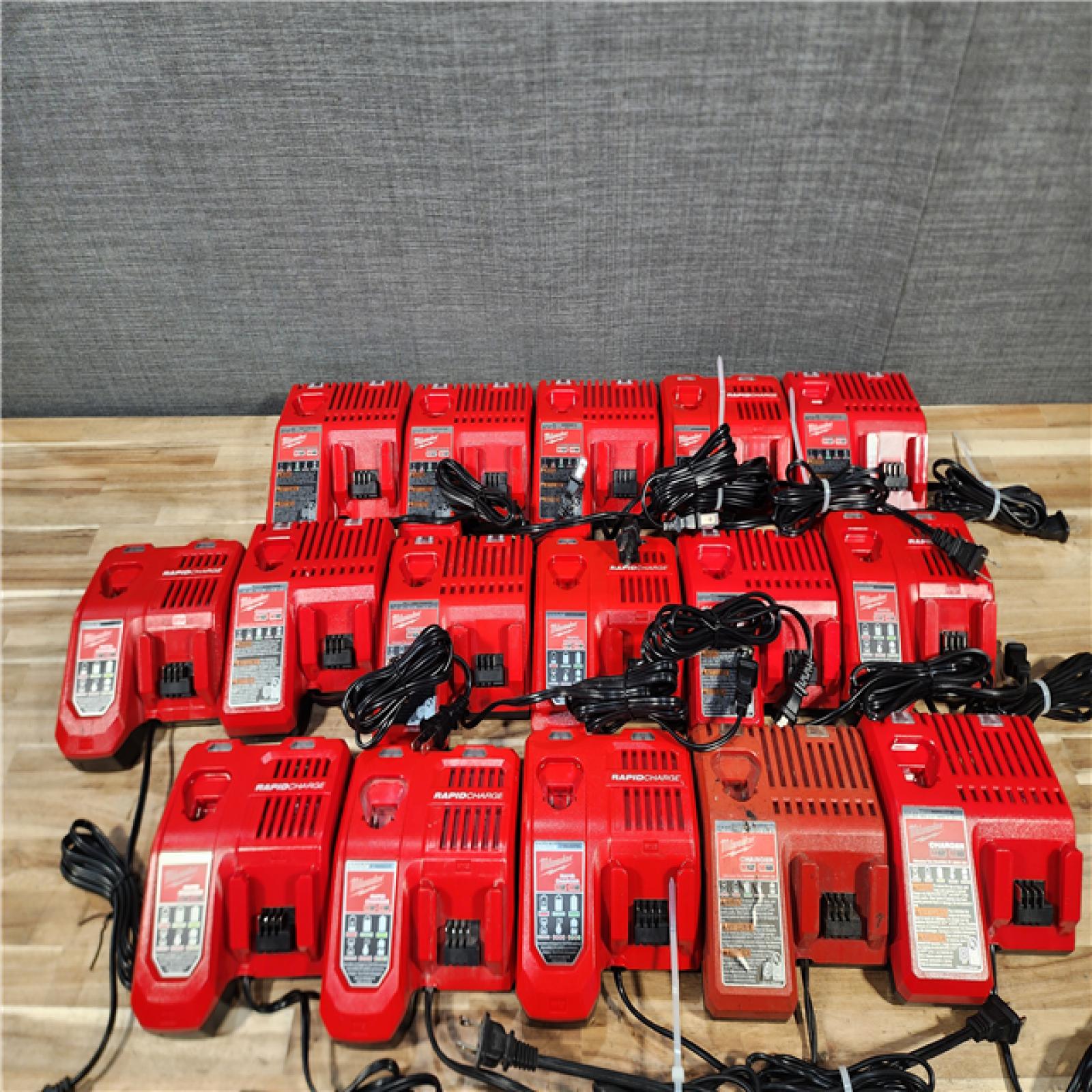 HOUSTON LOCATION - AS-IS MILWAUKEE BATTERY CHARGER PACK QTY - 16