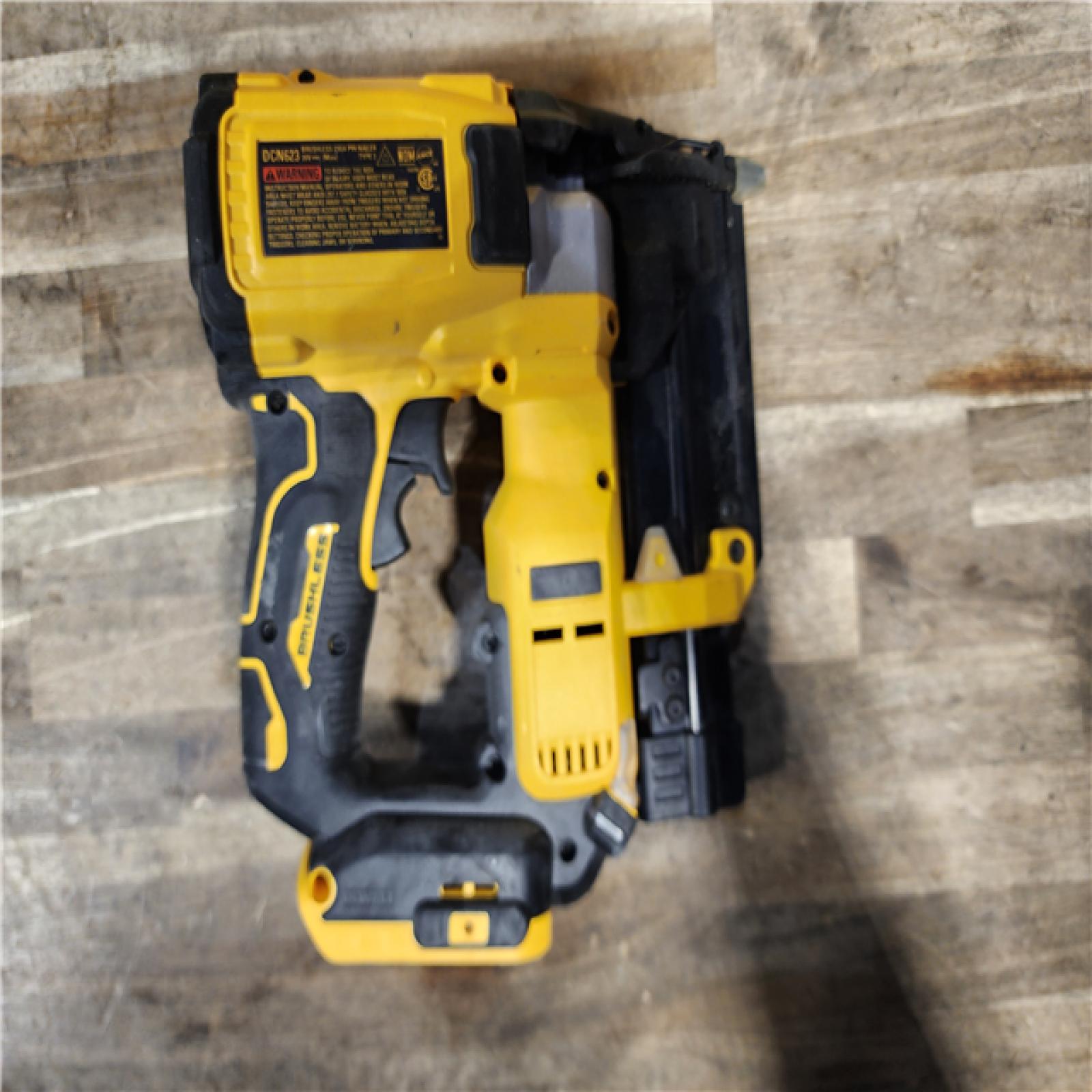 HOUSTON LOCATION - AS-IS DEWALT ATOMIC 20V MAX Lithium Ion Cordless 23 Gauge Pin Nailer Kit with 2.0Ah Battery and Charger