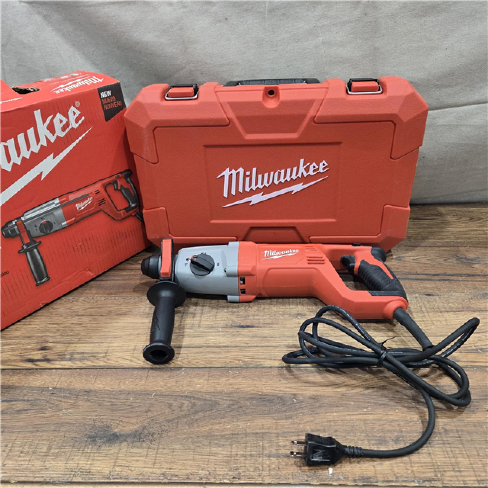 AS-IS Milwaukee 1 in. SDS Plus D-Handle Rotary Handle w/ Case