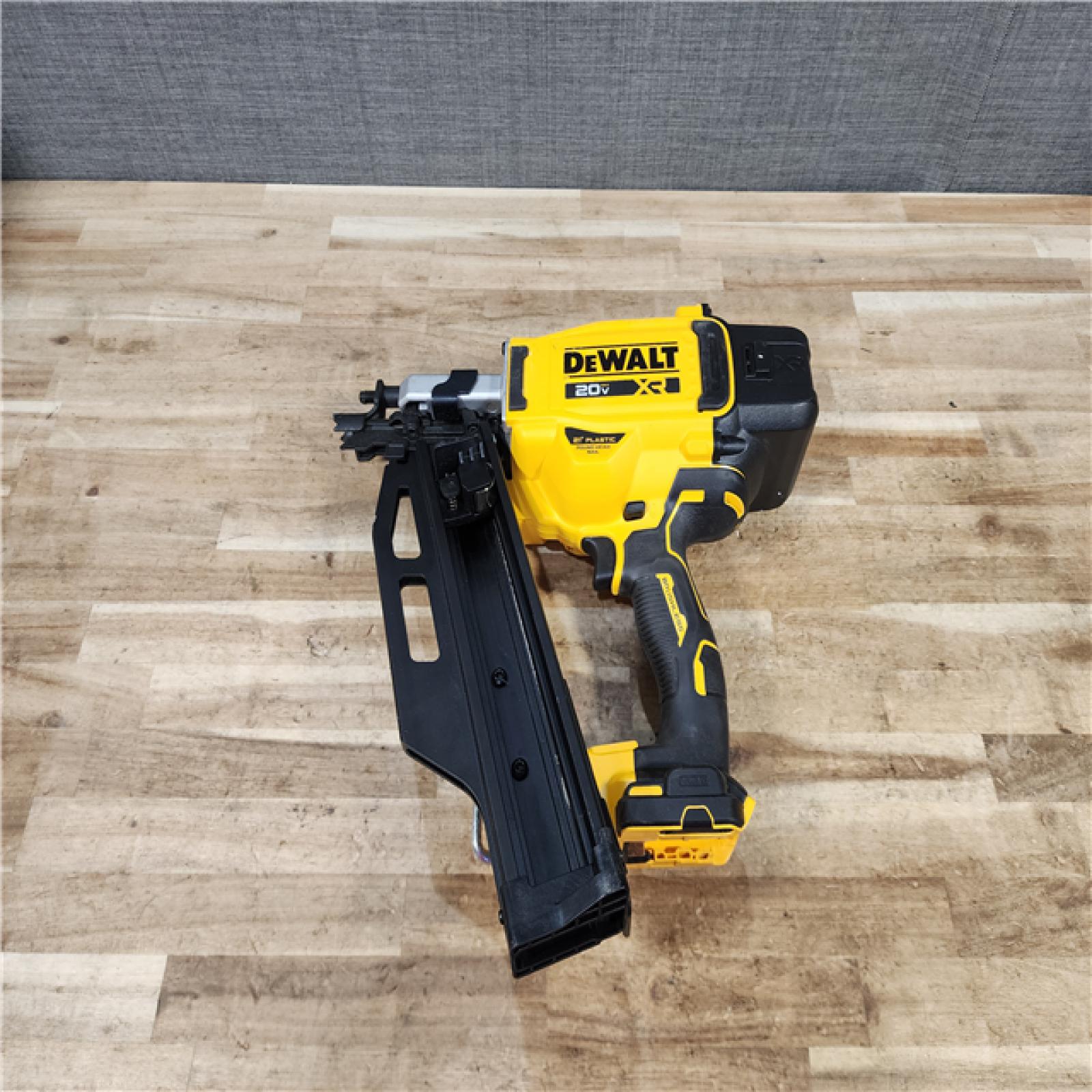 HOUSTON LOCATION - AS - IS DEWALT 20-Volt 21° Cordless Framing Nailer (Tool-Only)
