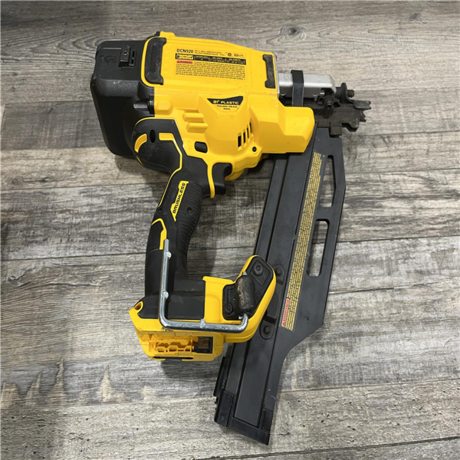 AS-IS DEWALT 20-Volt 21° Cordless Framing Nailer Kit