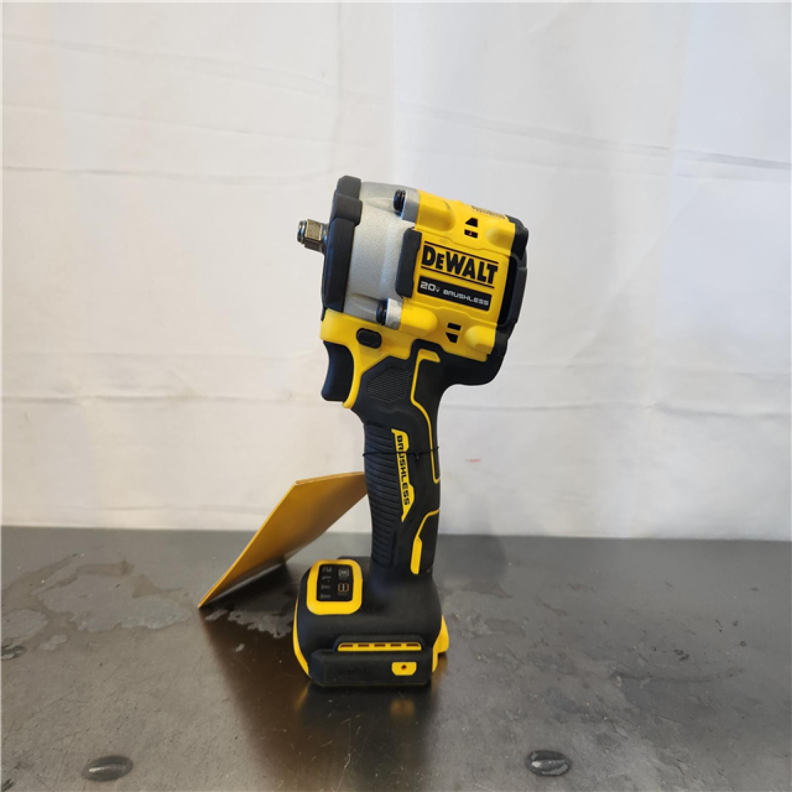 AS-IS- DEWALT 20V Atomic 3/8 Impact Wrench