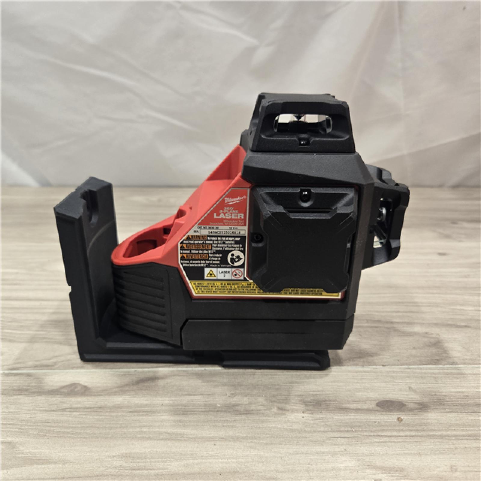 AS-IS Milwaukee-3632-21 M12 Green Beam Laser 360° 3-Plane Kit