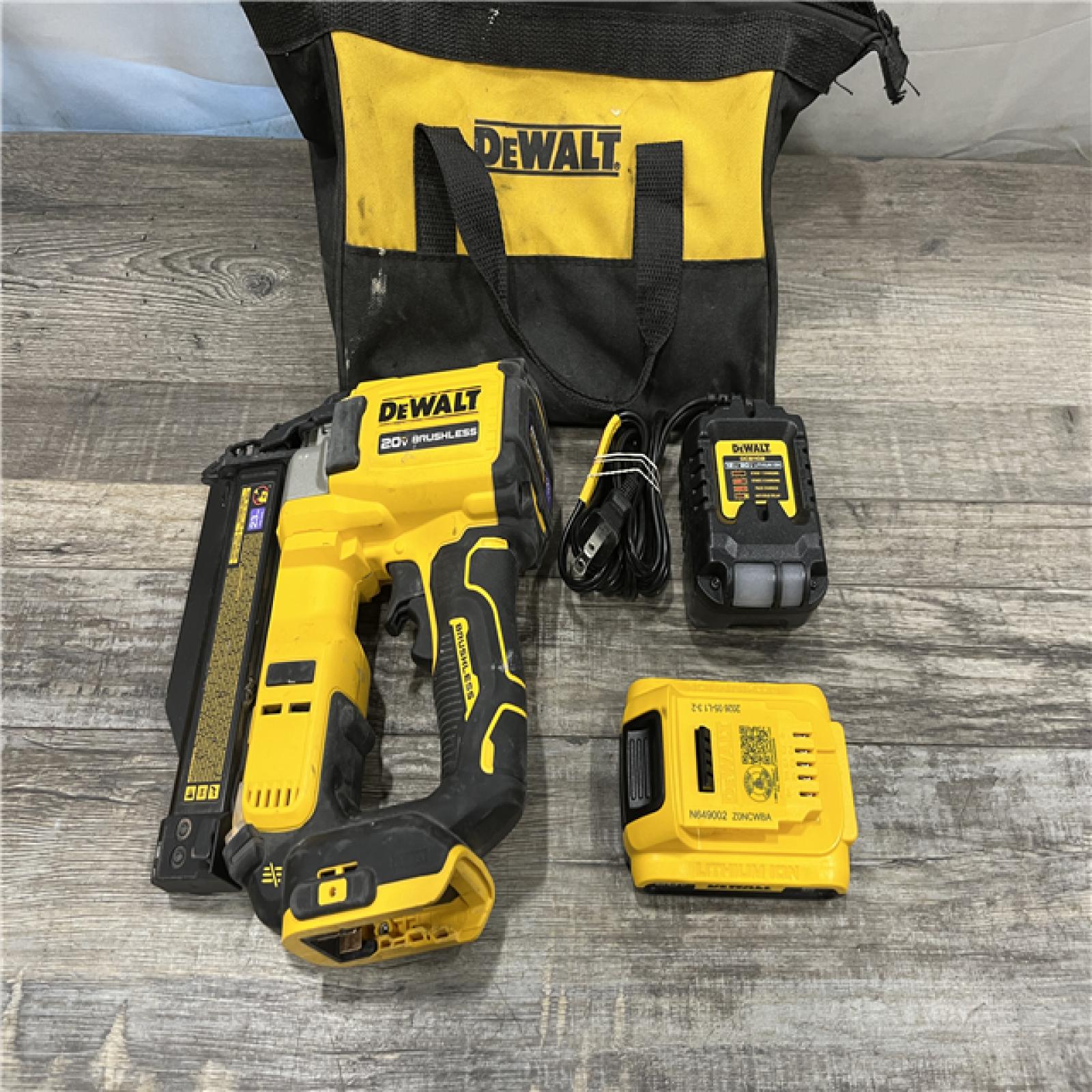 AS-IS DEWALT ATOMIC 20V MAX Lithium Ion Cordless 23 Gauge Pin Nailer Kit