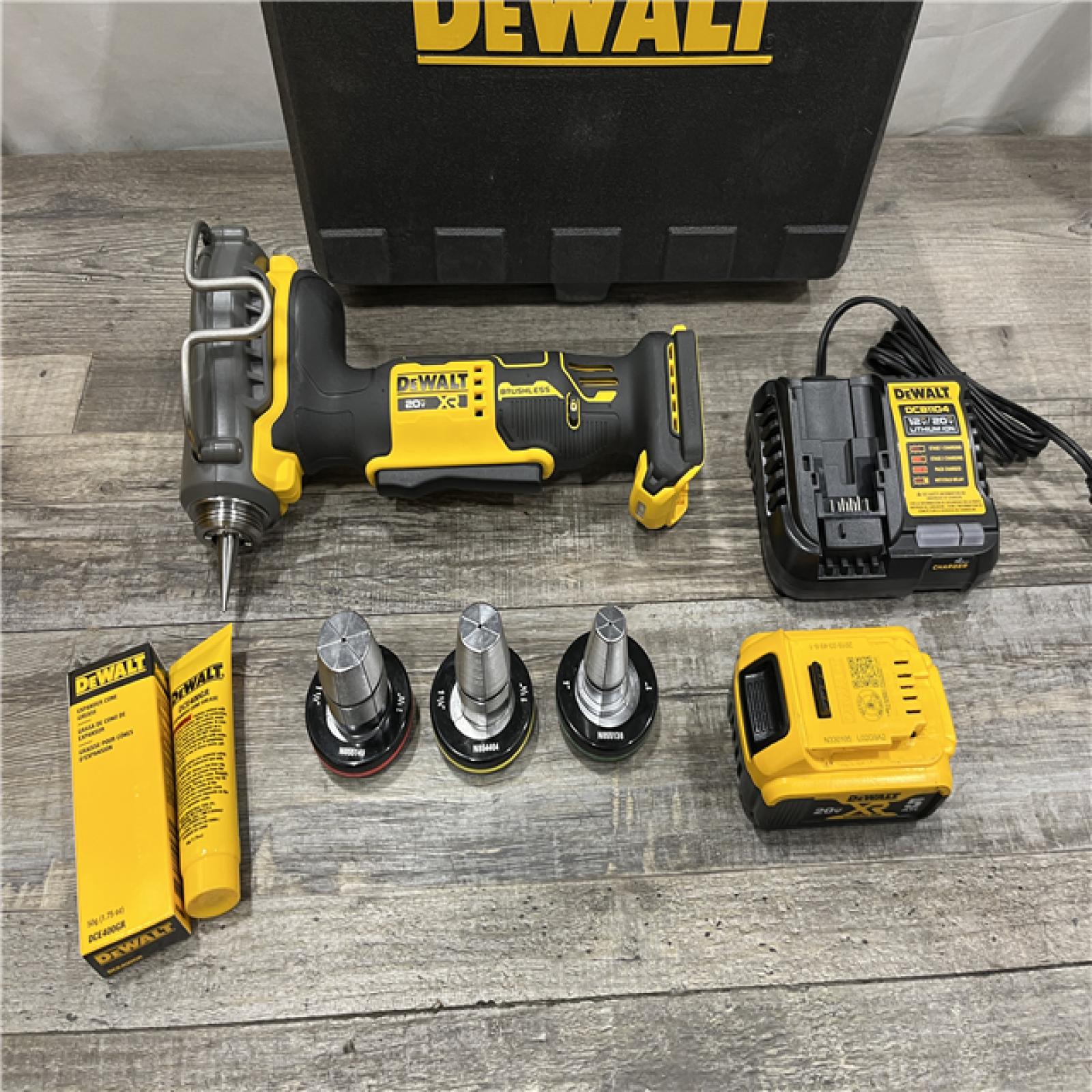 GOOD - DEWALT 20-Volt MAX XR 1-1/2 in. PEX Expander Kit