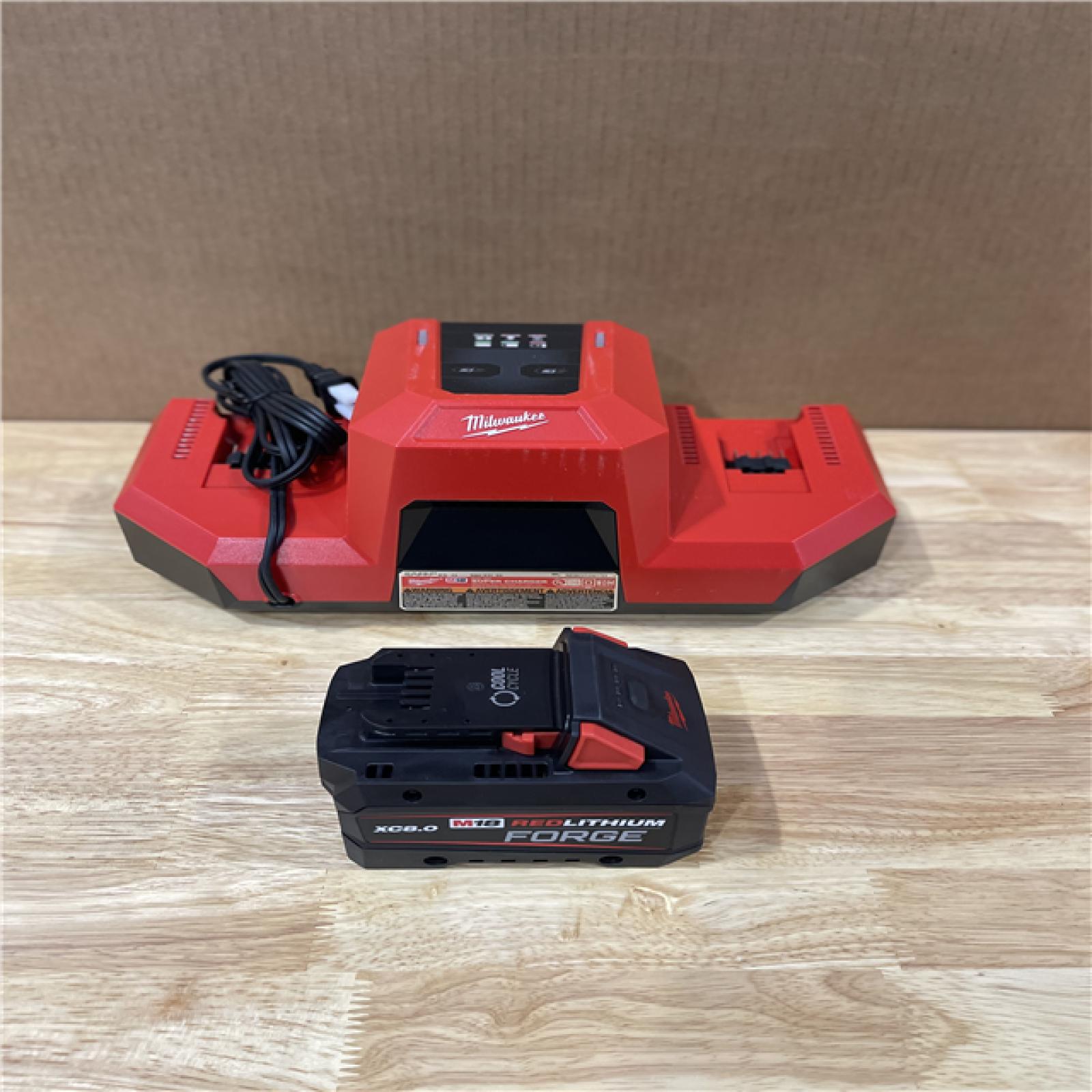 AS-IS Milwaukee Tool M18 Dual Bay Simultaneous Super Charger Starter Kit