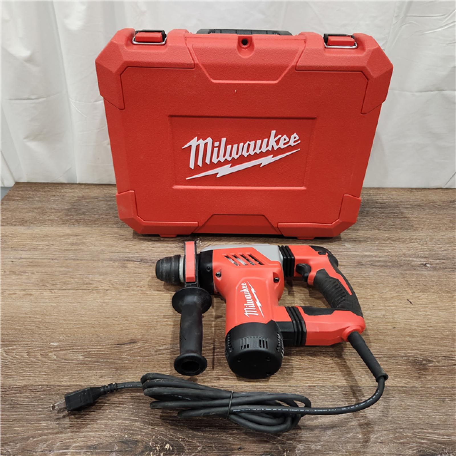 ASIS Milwaukee 526821 Rotary Hammer 11/8 Sds Plus Kit