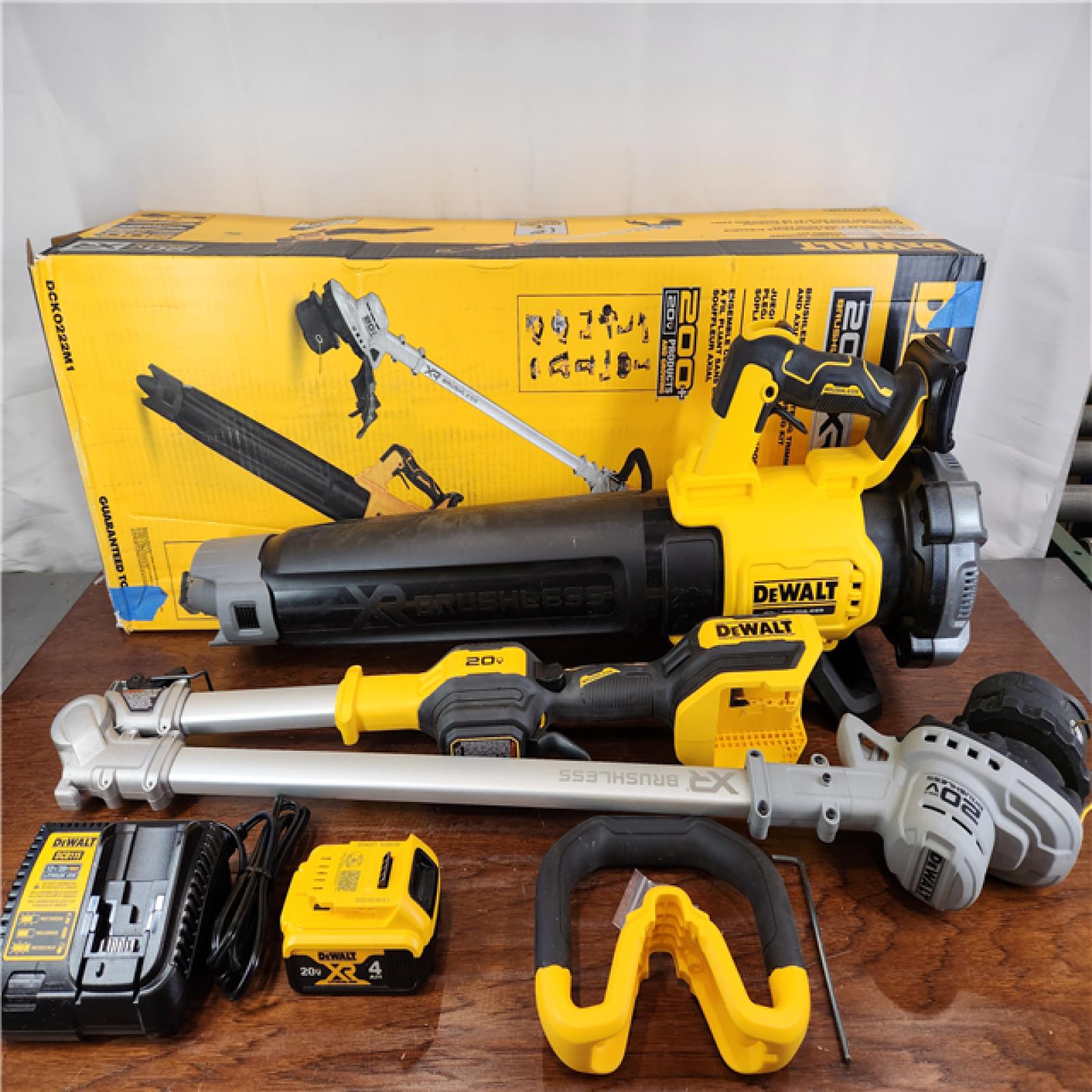 AS-IS DEWALT 20V MAX Brushless Cordless String Trimmer & Leaf Blower Combo Kit