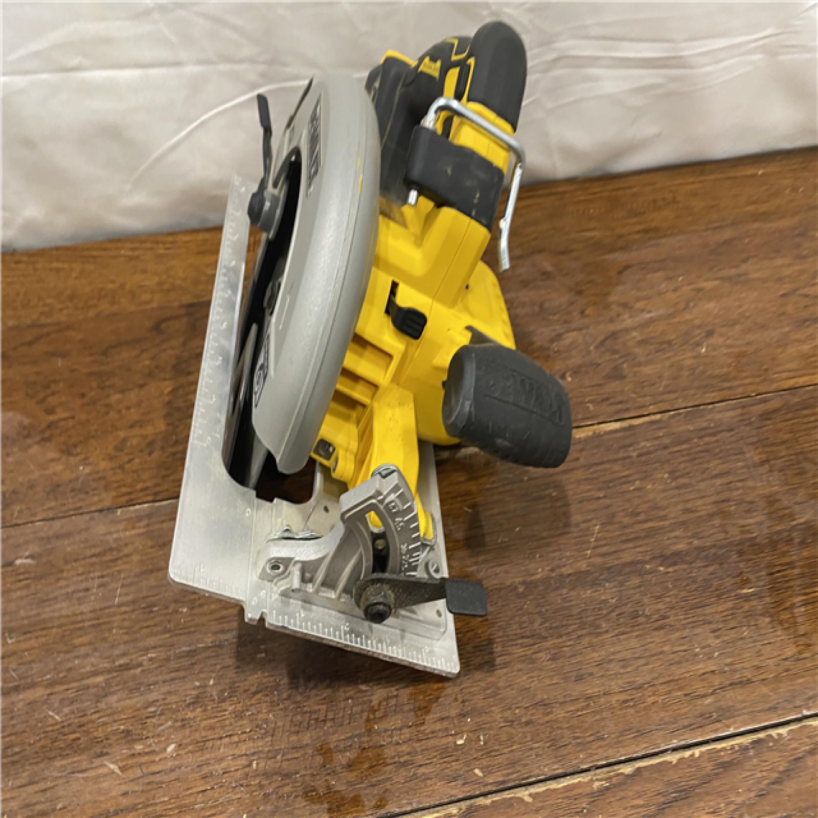 AS-IS DEWALT 20-Volt MAX 7-1/4 in. Cordless Circular Saw (Tool Only)
