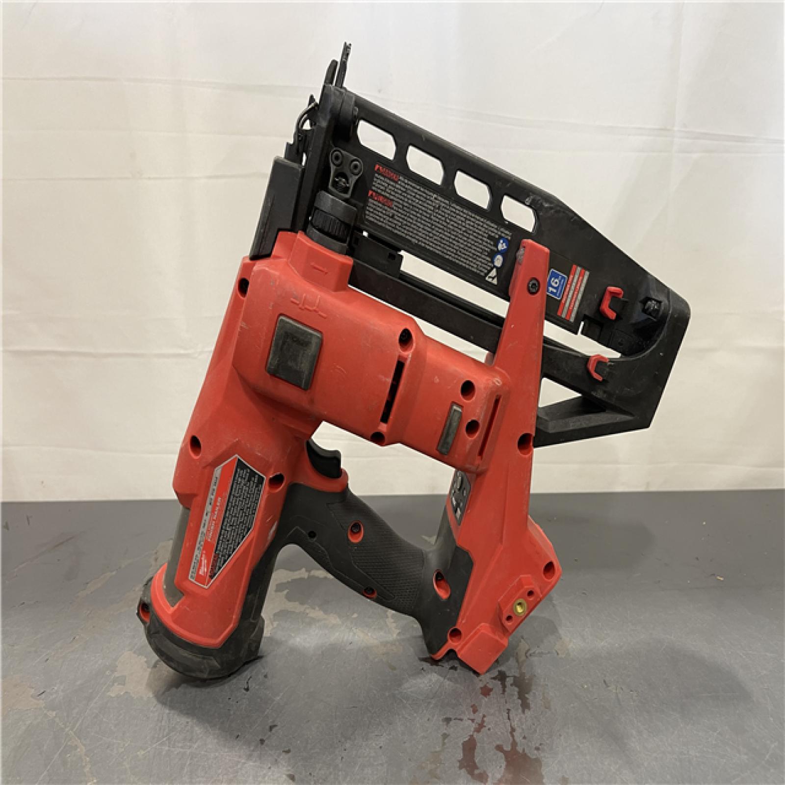 AS-IS - MILWAUKEE M18 FUEL 18-Volt Lithium-Ion Brushless Cordless Gen ll 16-Gauge Straight Finish Nailer