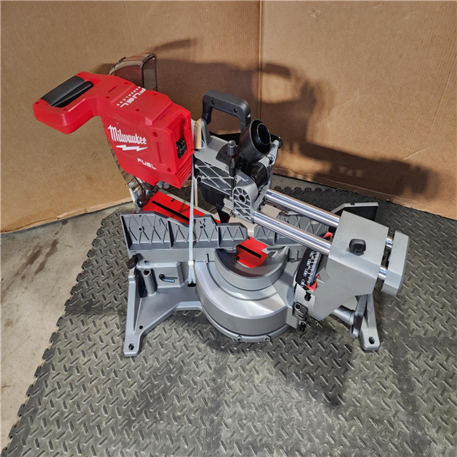 HOUSTON LOCATION - AS-IS Milwaukee M18 Fuel 12 in. Cordless Brushless Dual-Bevel Compound Miter Saw Kit (Battery & Charger)
