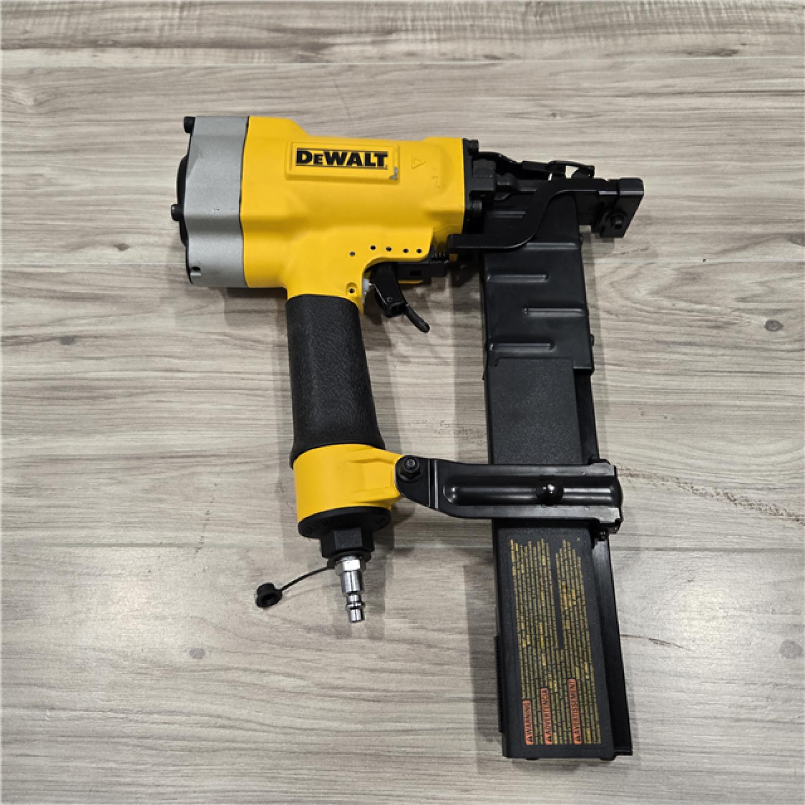 GOOD! - DeWalt 16 Gauge 1 Crown 2 Lathing Stapler