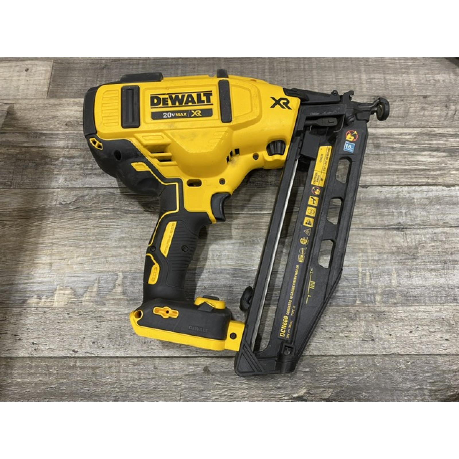 AS-IS DEWALT 20V MAX XR 16-Gauge Electric Cordless Angled Finishing Nailer Kit