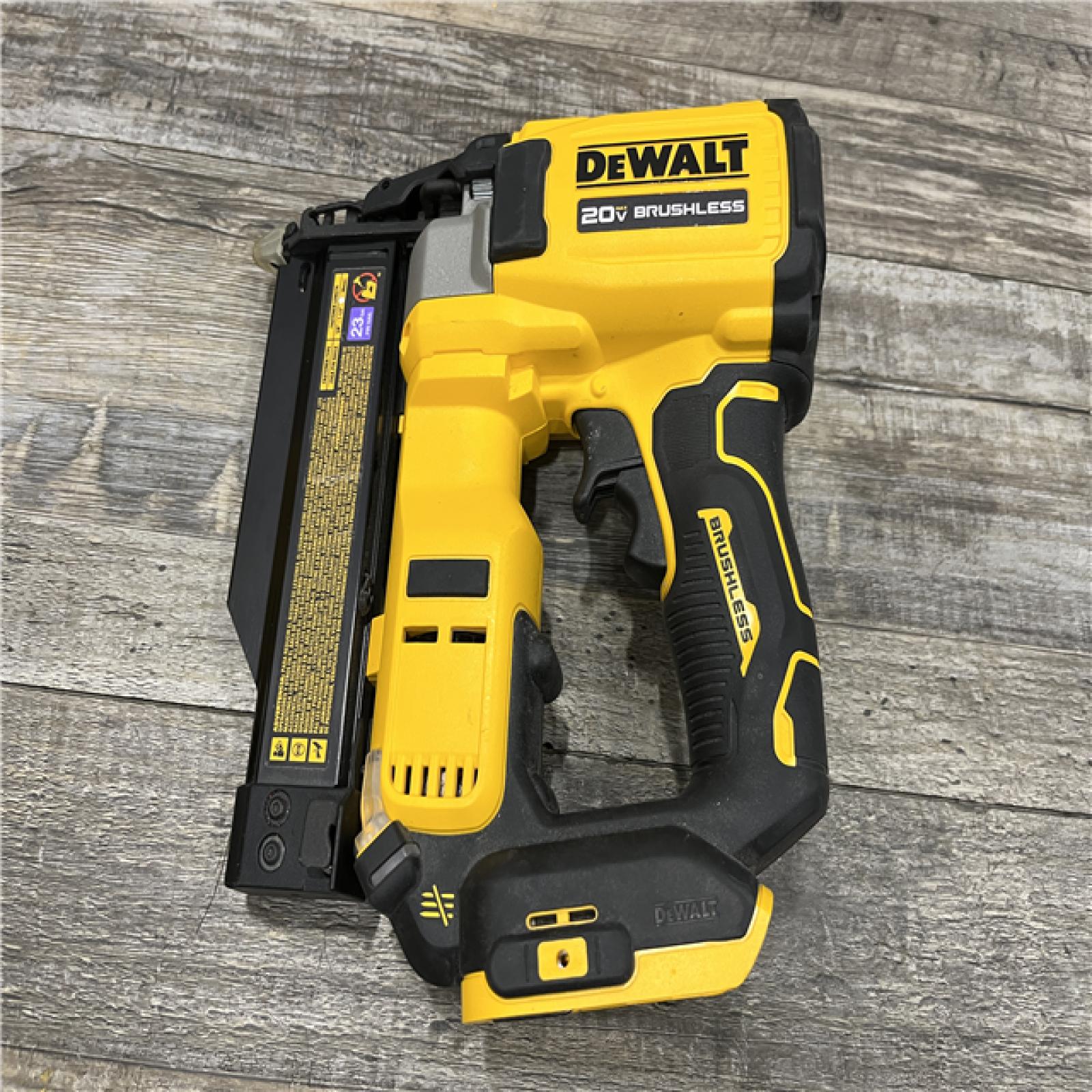AS-IS DEWALT ATOMIC 20V MAX Lithium Ion Cordless 23 Gauge Pin Nailer Kit
