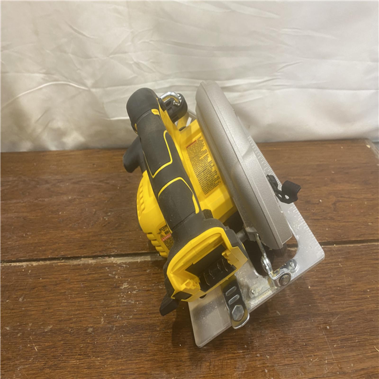 AS-IS DEWALT 20-Volt MAX 7-1/4 in. Cordless Circular Saw (Tool Only)