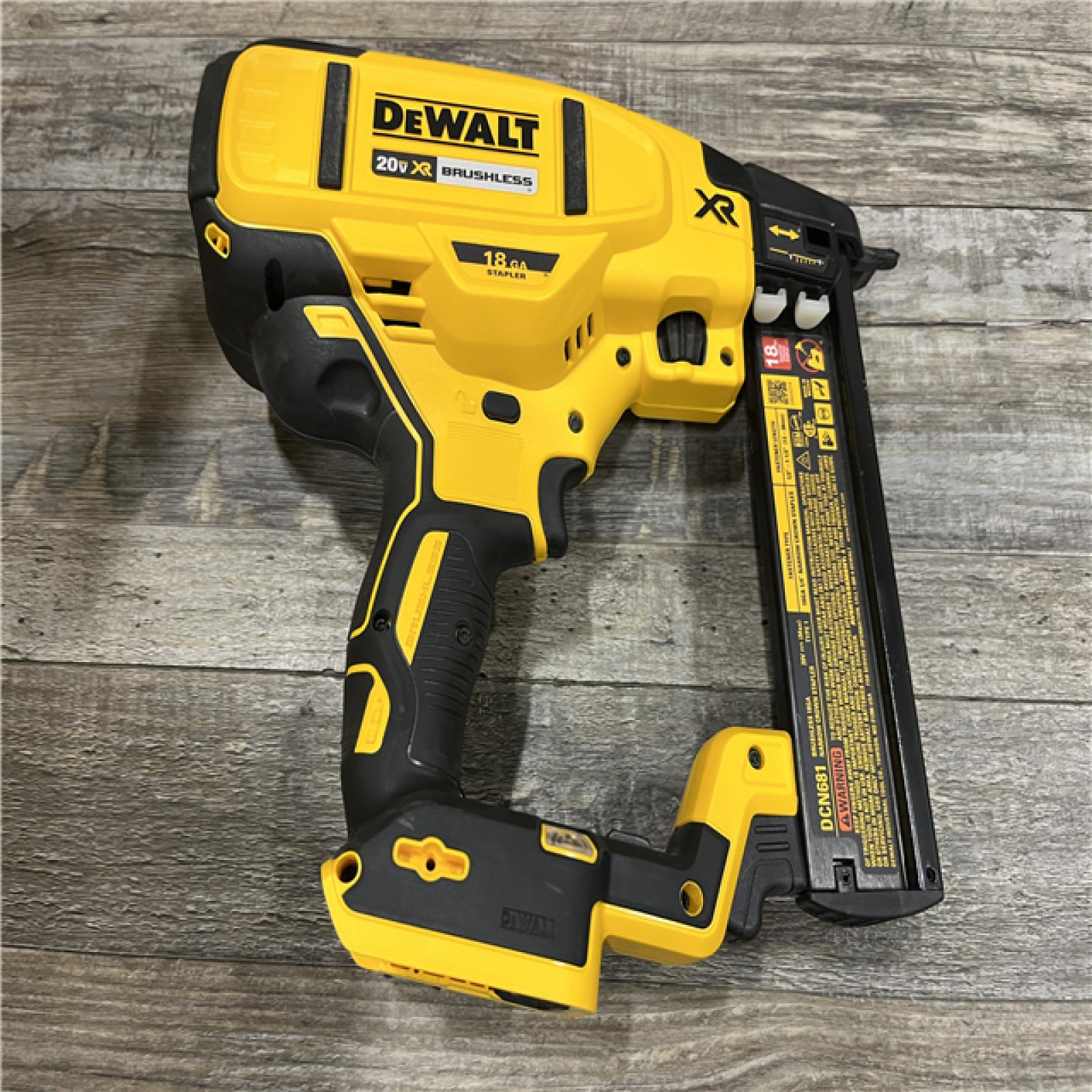 AS-IS DEWALT 20V MAX XR Lithium-Ion Cordless 18-Gauge Narrow Crown Stapler Kit