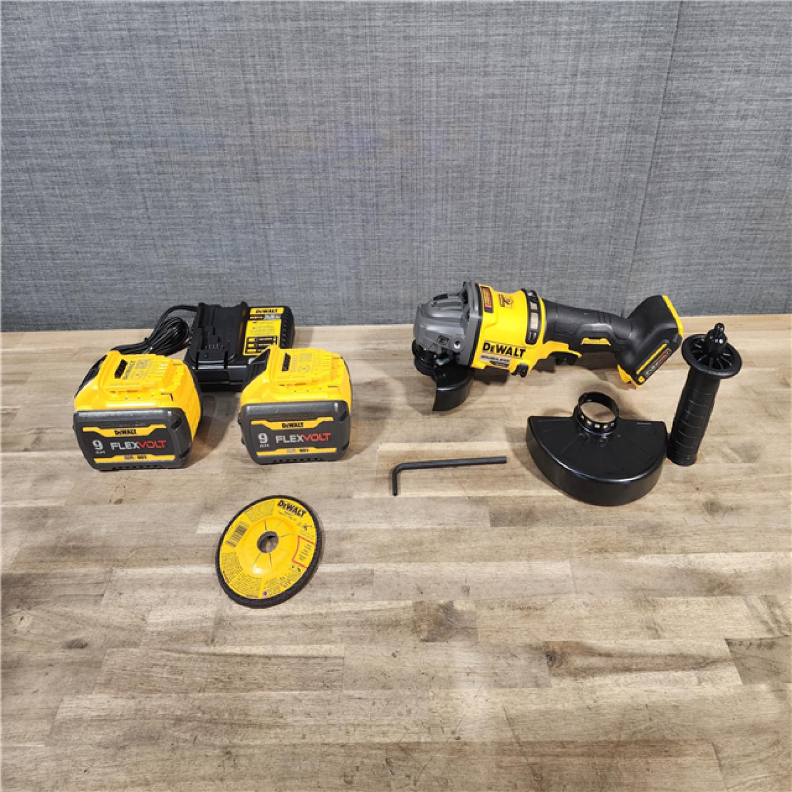 HOUSTON LOCATION - AS-IS (APPEARS LIKE NEW) DeWalt Flexvolt 60V Max Cordless Grinder 4.5 in KIT W/ (2) 9.0 AH BATTERY & CHARGER (115-DCG418X2)