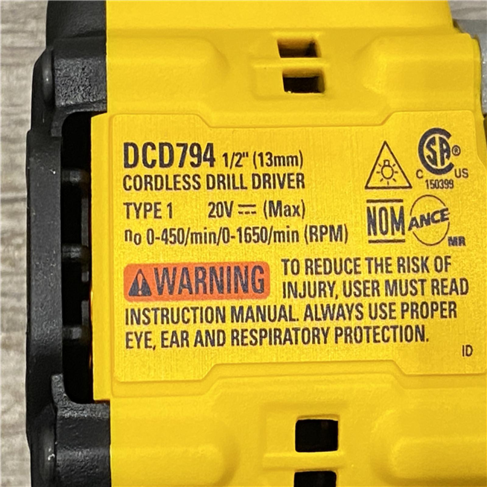 LIKE NEW - DEWALT 20V Lithium-Ion Cordless 8-Tool Combo Kit