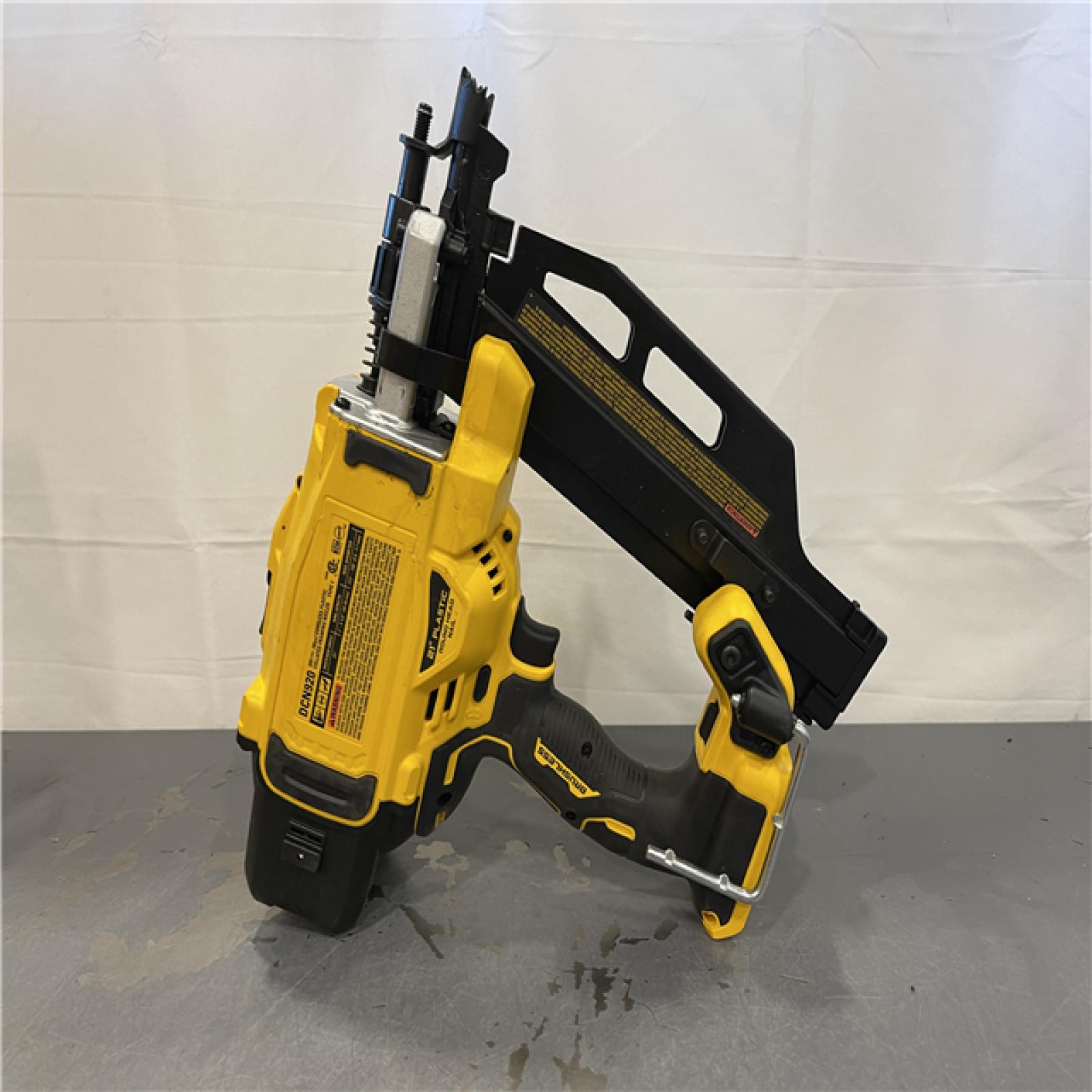 AS-IS - DEWALT 20-Volt 21° Cordless Framing Nailer