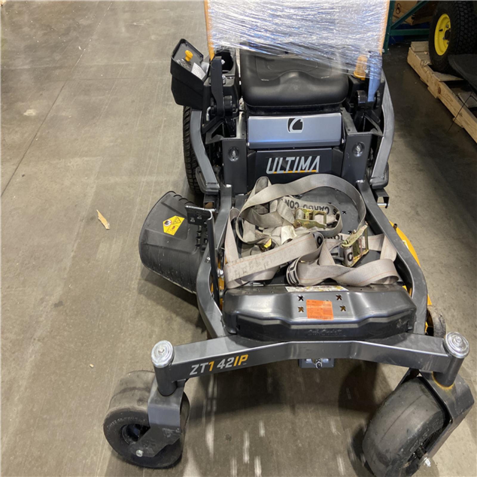 DALLAS LOCATION - CLUB CADET ULTIMA ZT1 42IP