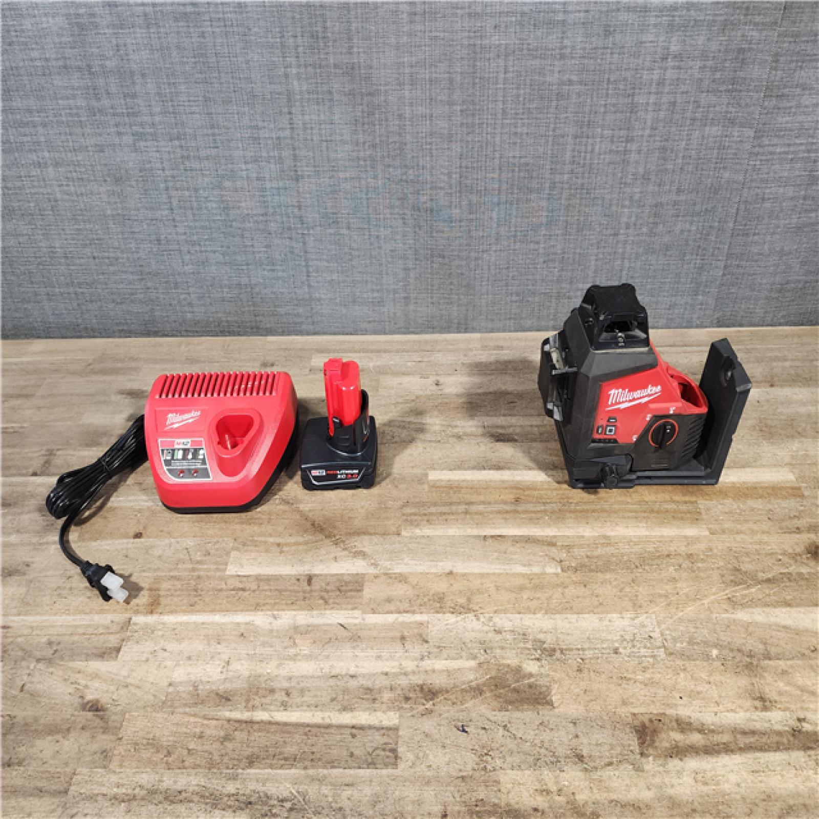 HOUSTON LOCATION - AS-IS Milwaukee 12-Volt Lithium-Ion Cordless Green 250 ft. 3-Plane Laser Level Kit