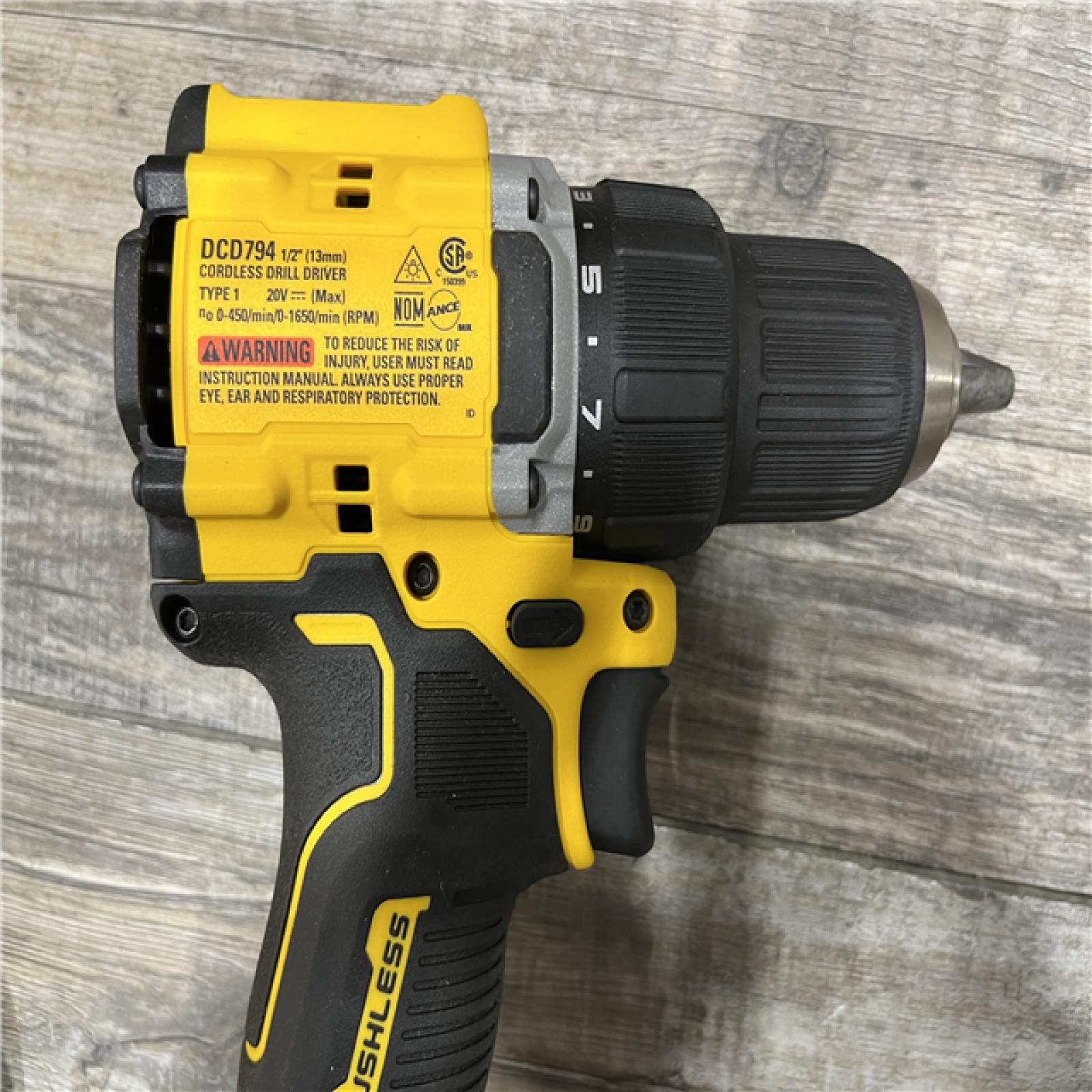 AS-IS DEWALT ATOMIC 20-Volt MAX Lithium-Ion Cordless Combo Kit