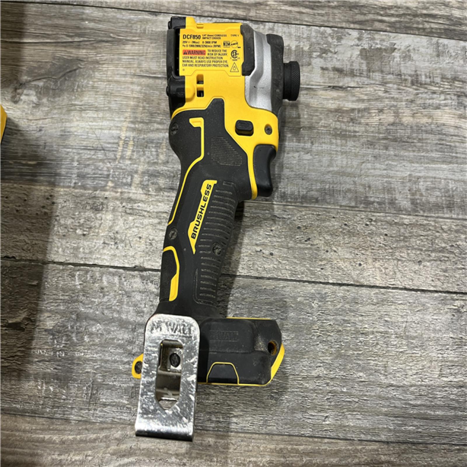 AS-IS DEWALT ATOMIC 20V MAX Lithium-Ion Cordless 1/4 in. Brushless Impact Driver Kit