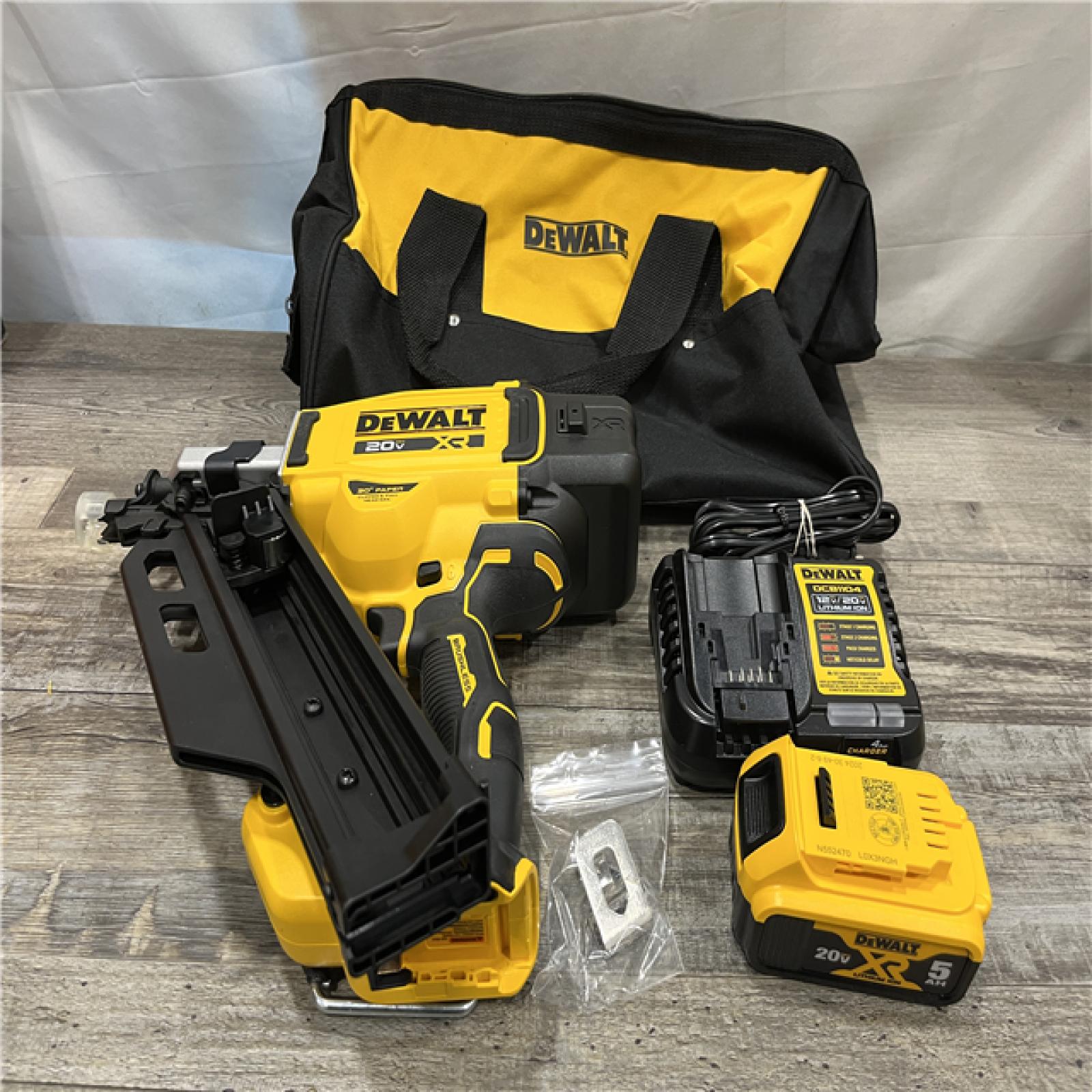 AS-IS DEWALT 20-Volt 30° Cordless Framing Nailer Kit